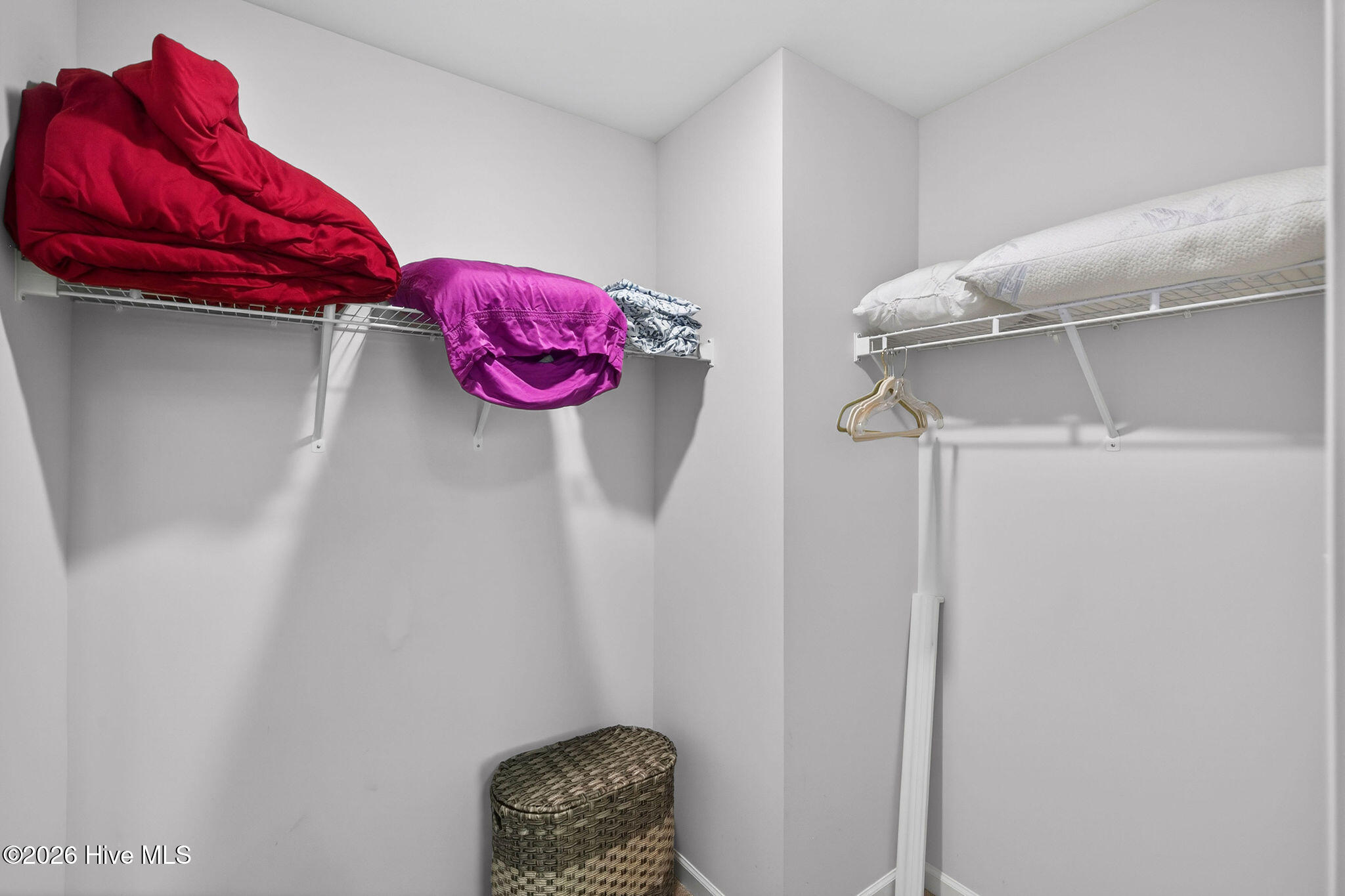 100570180 | Photo 36