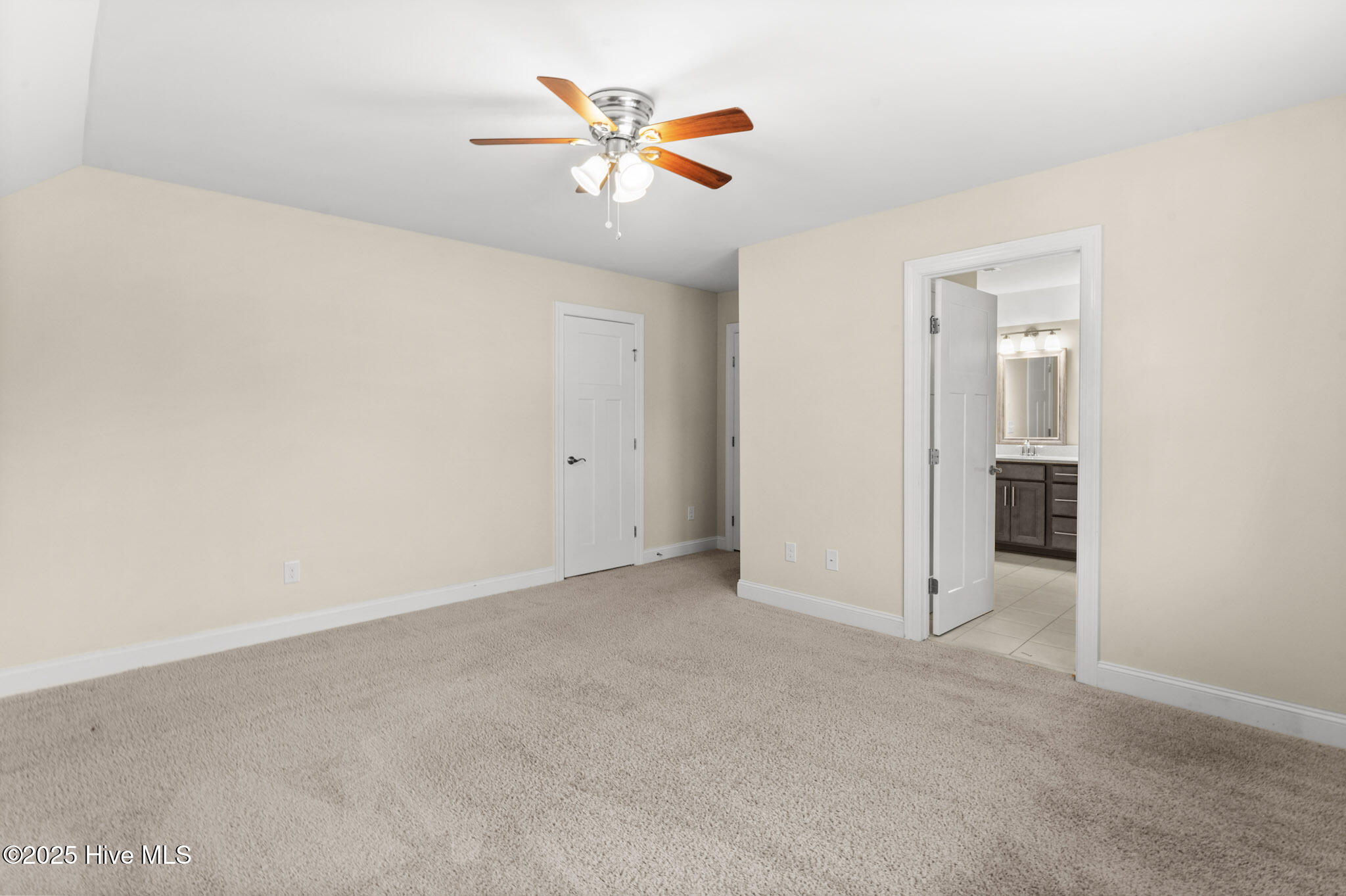 100544339 | Photo 25