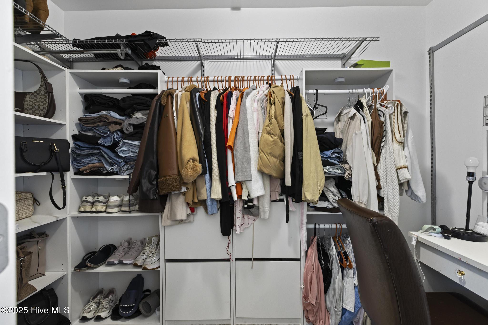 100541316 | Photo 15