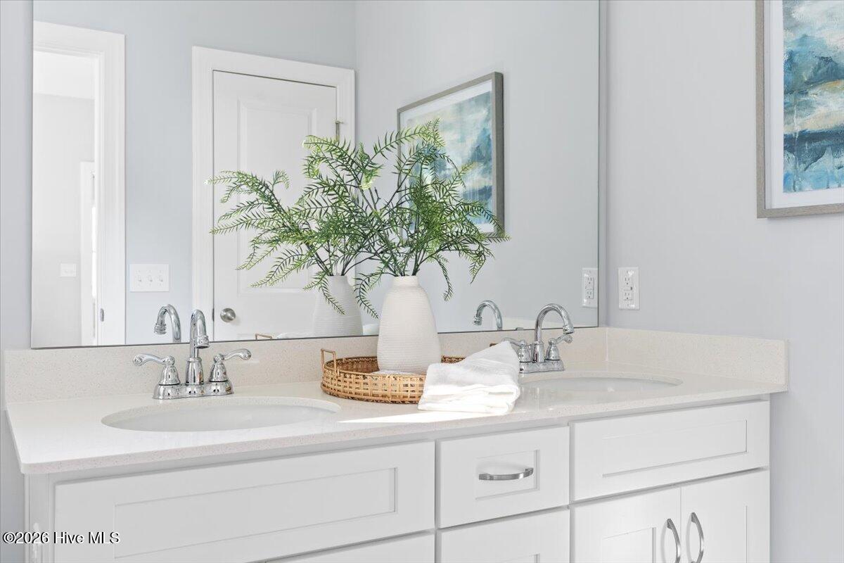 100570389 | Photo 12