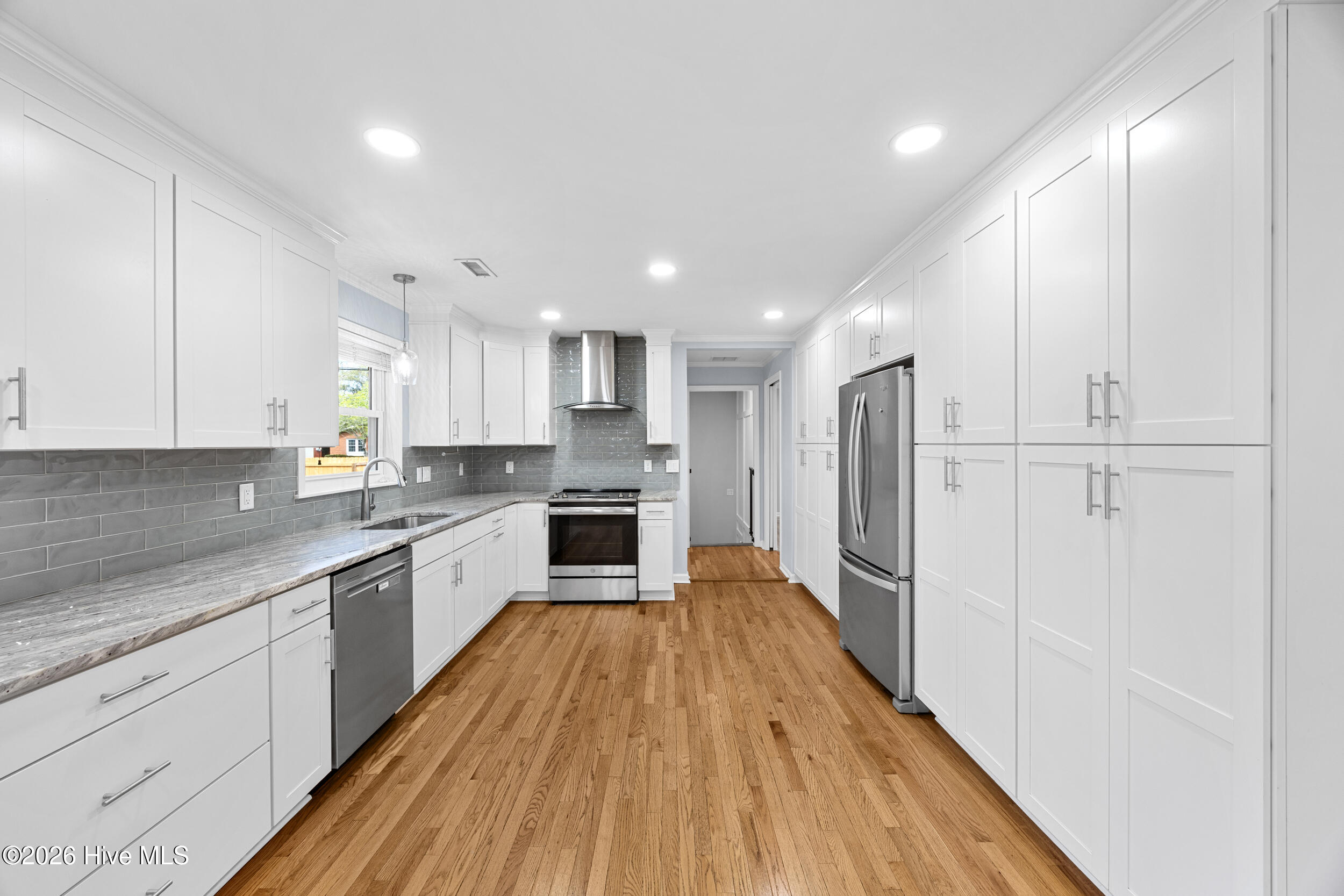 100561764 | Photo 12