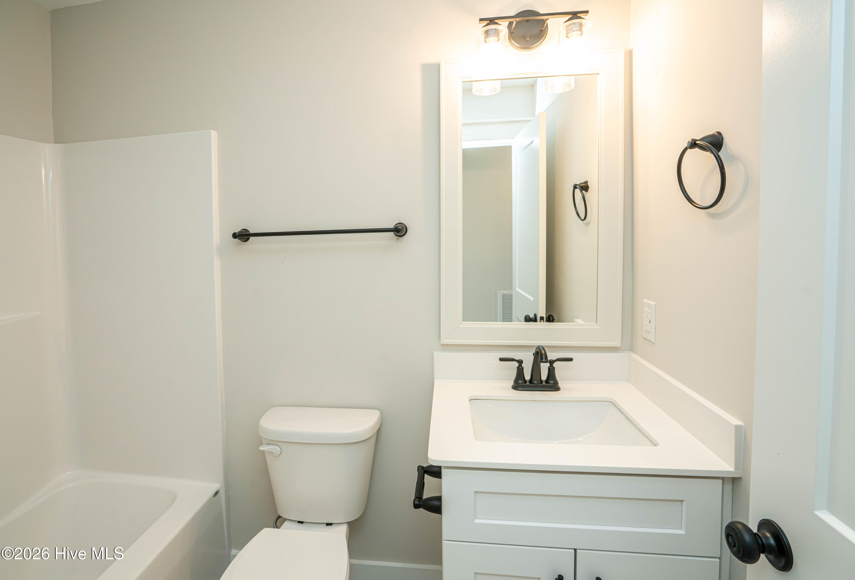 100548241 | Photo 41