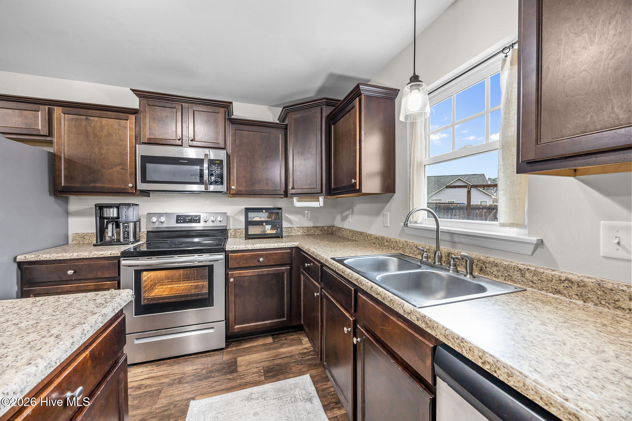 100558609 | Photo 12