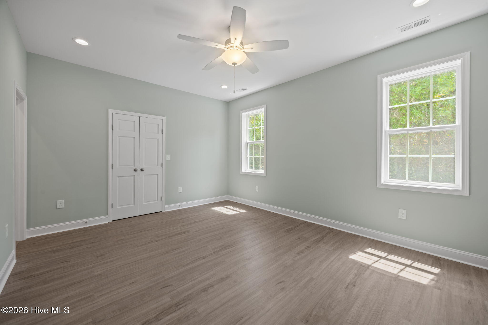 100568646 | Photo 16