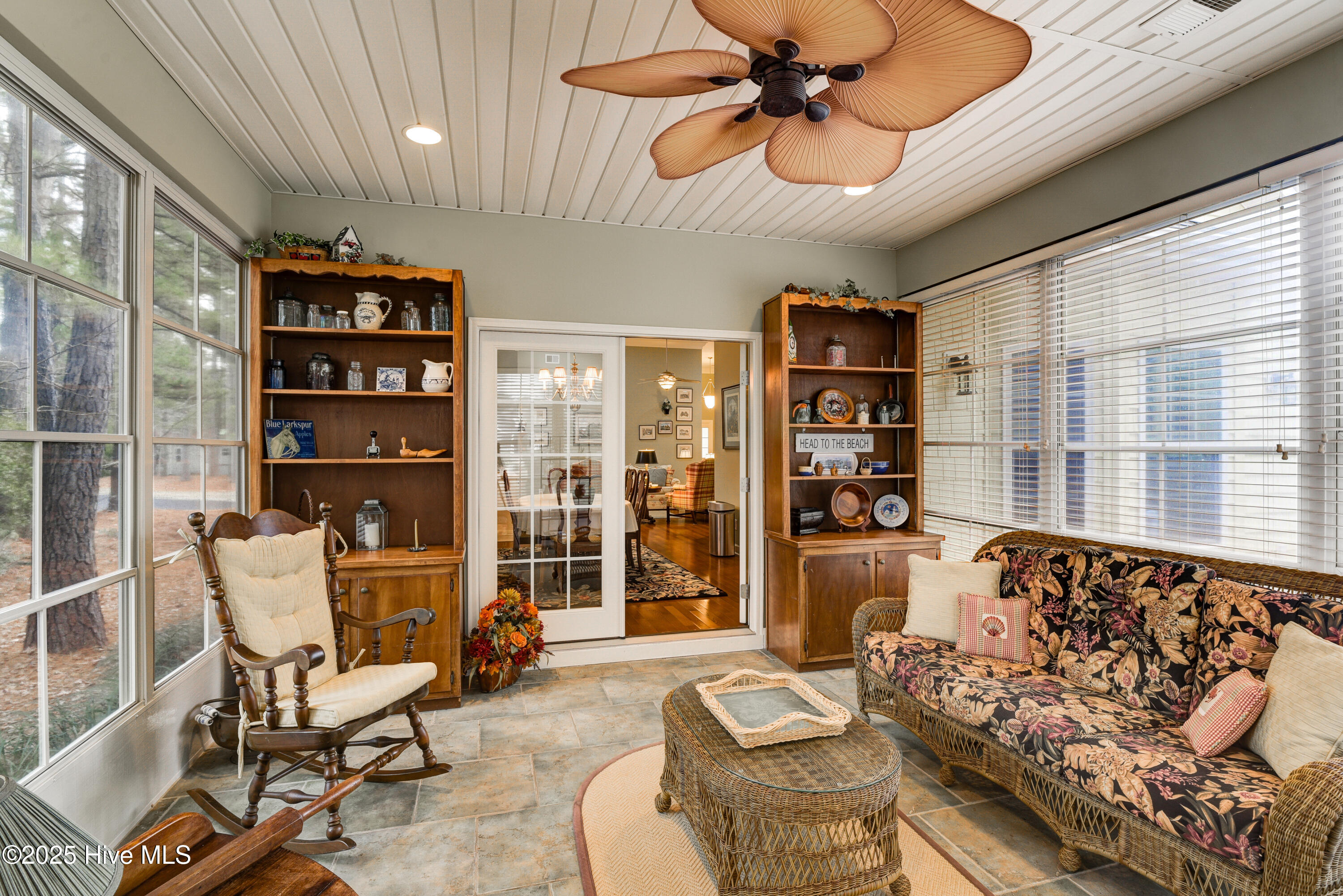 100547083 | Photo 28