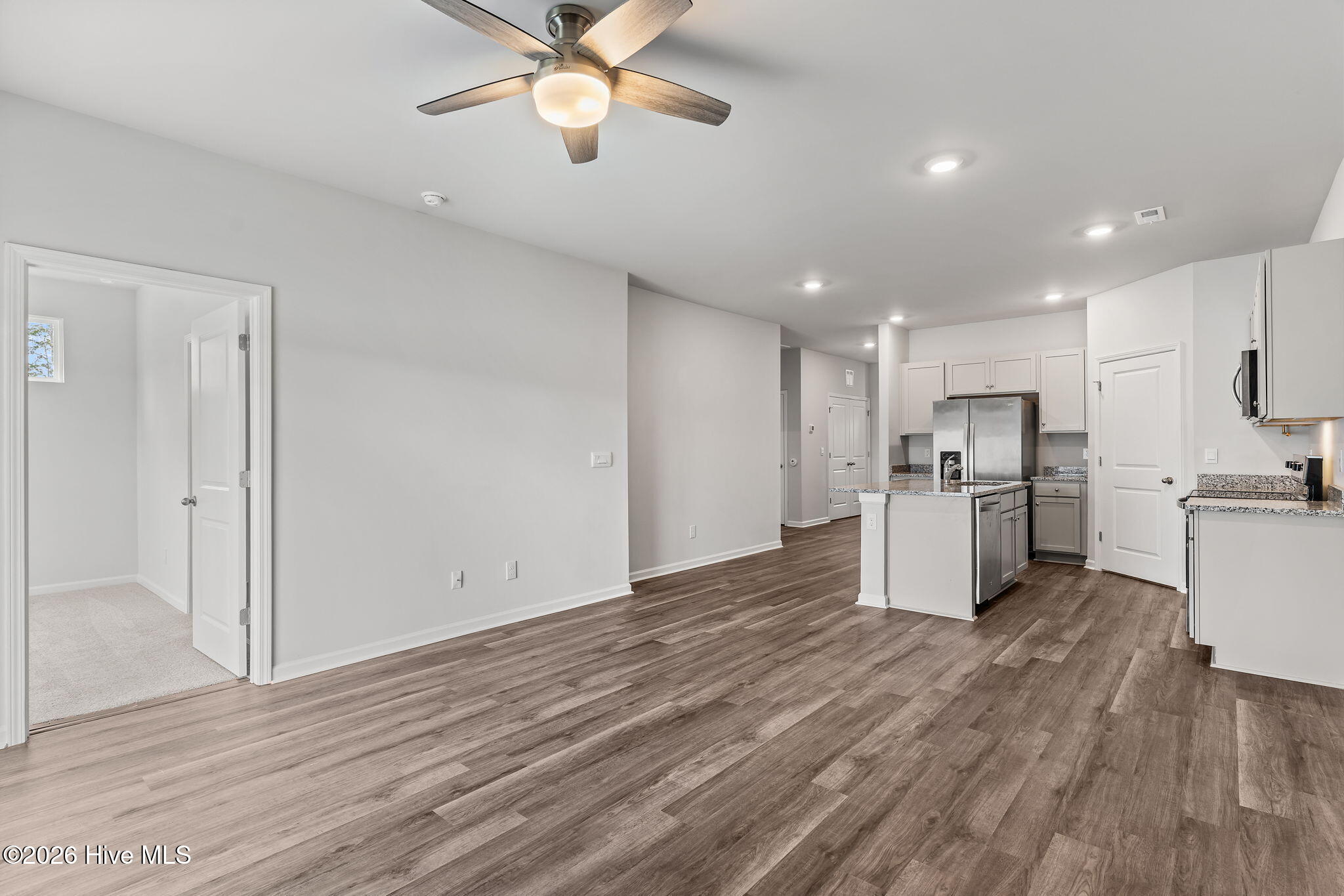 100563227 | Photo 13