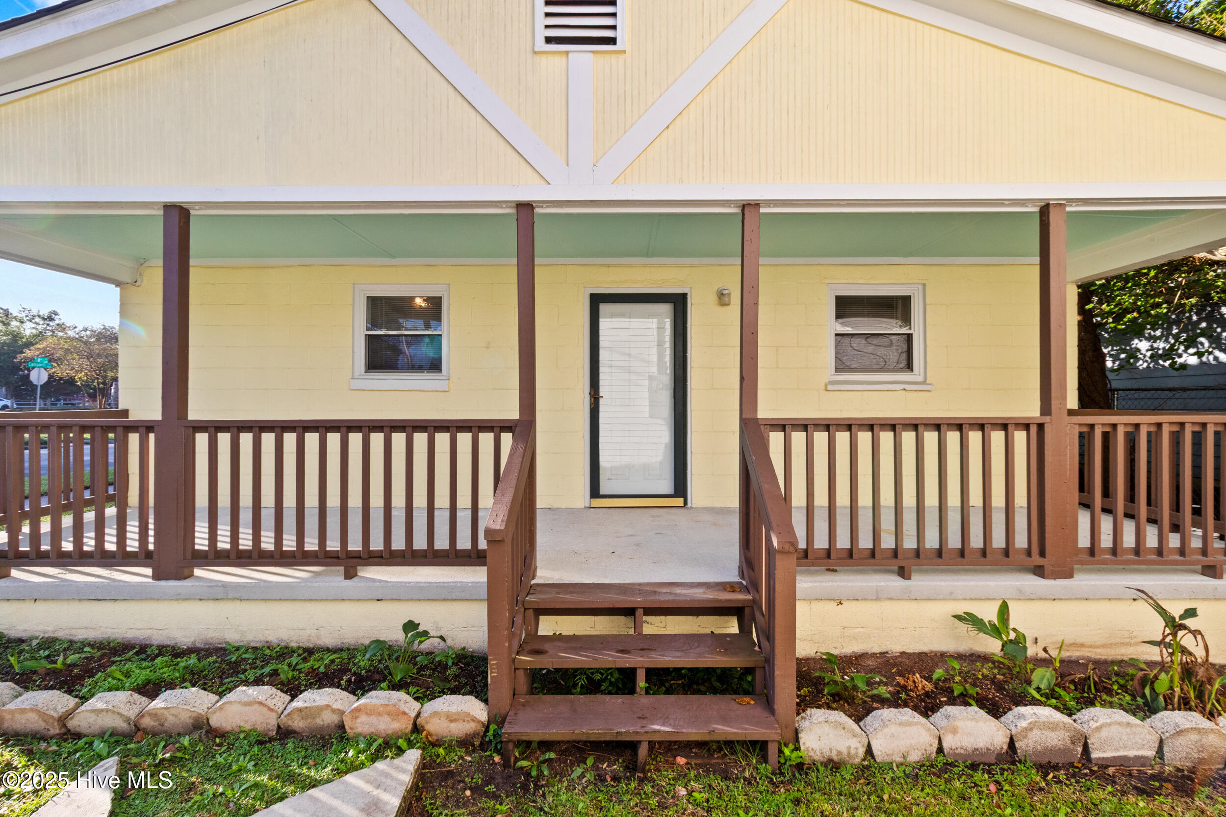 100534500 | Photo 51