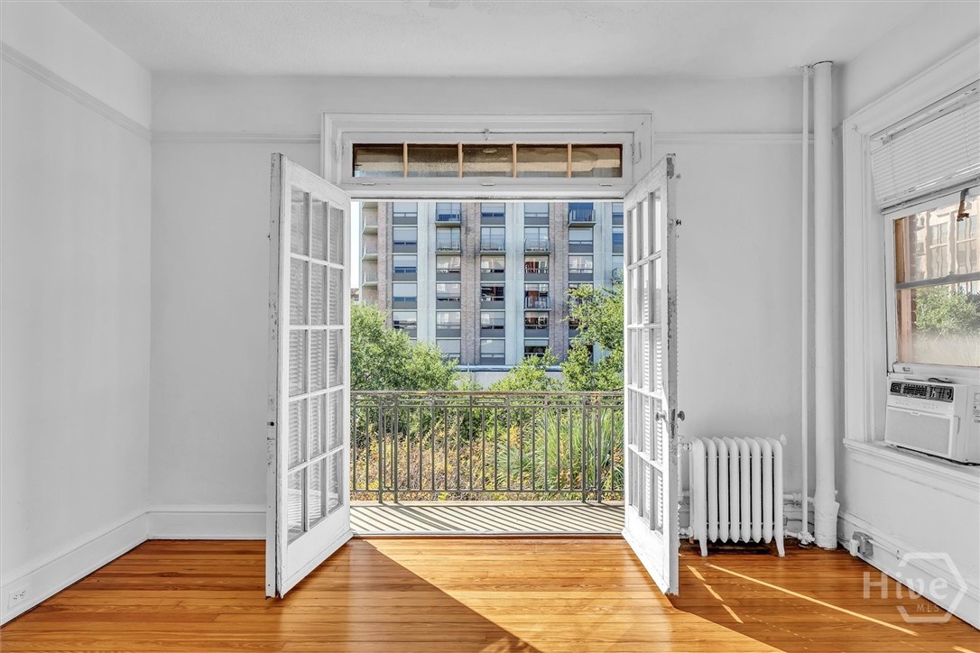 front bedroom/den opens onto balcony