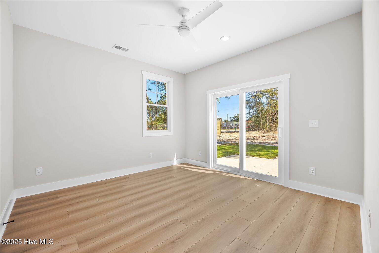 100537891 | Photo 15