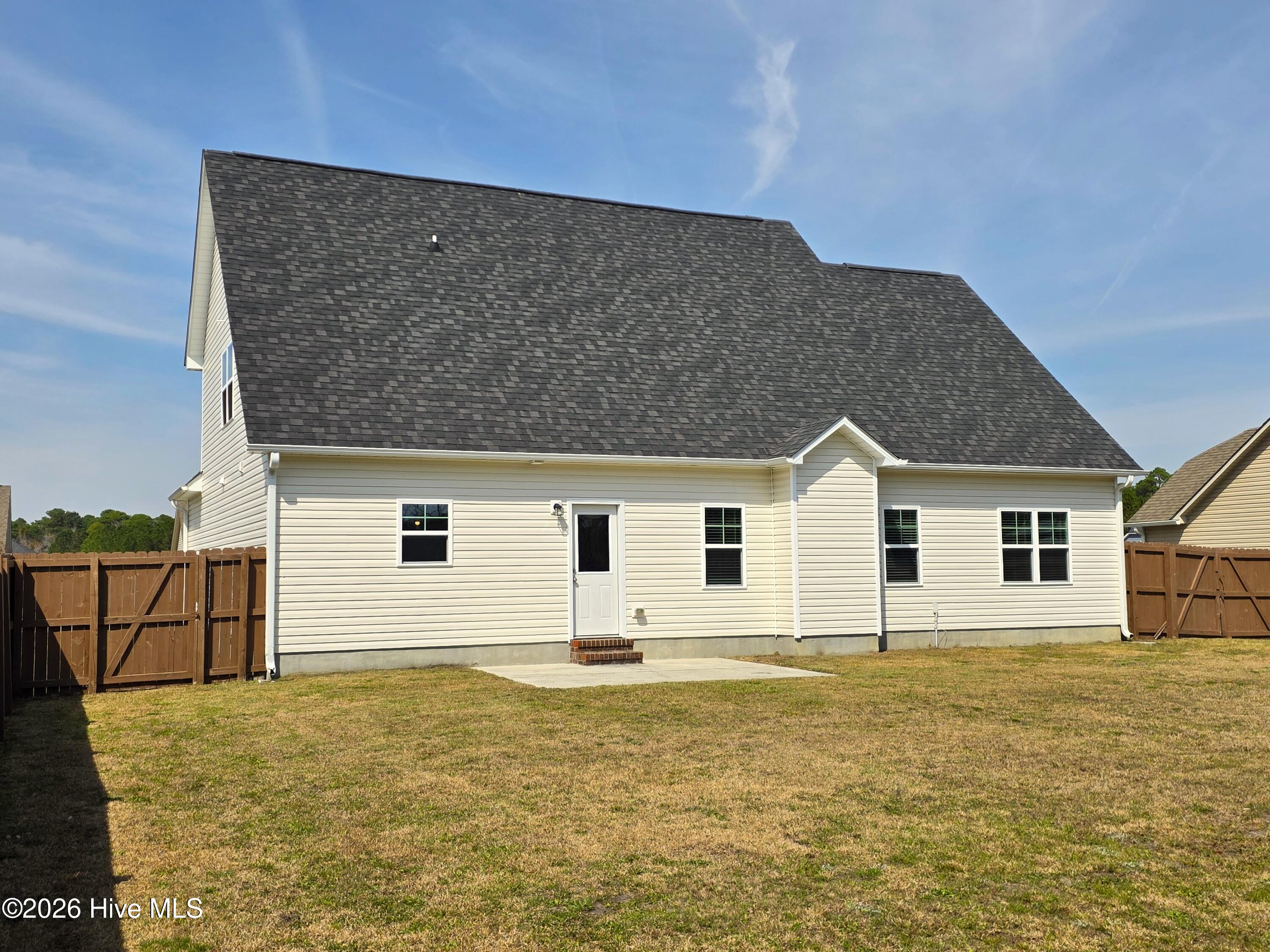 100527843 | Photo 72