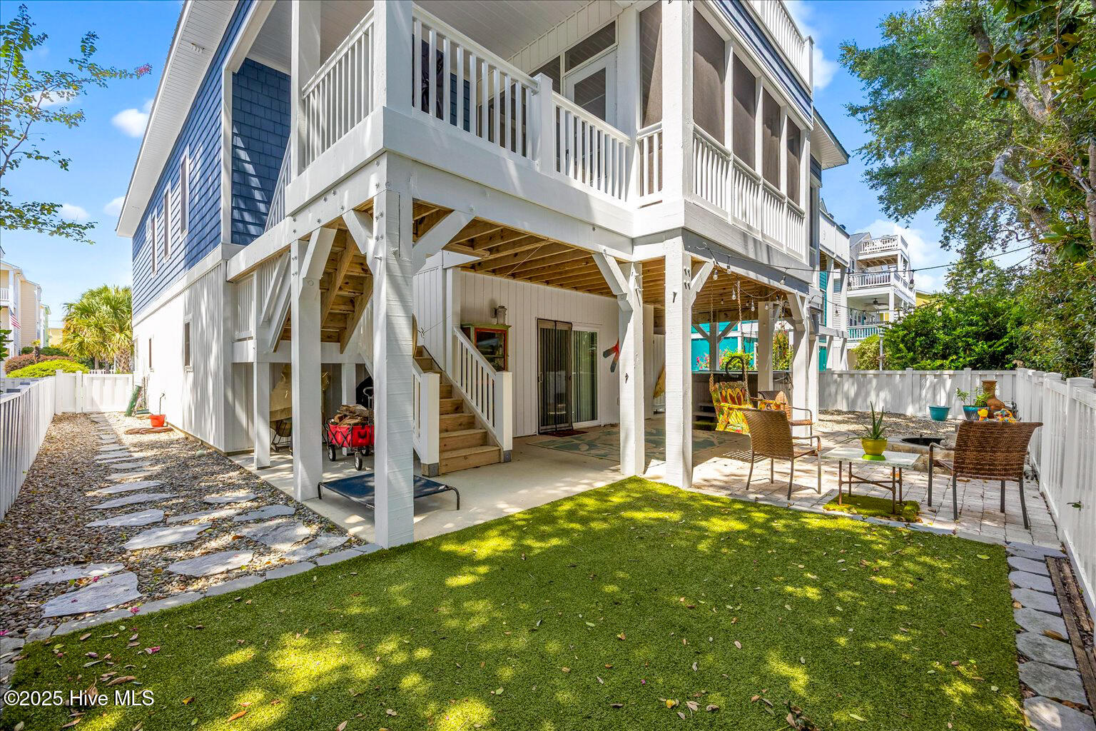 100546742 | Photo 33