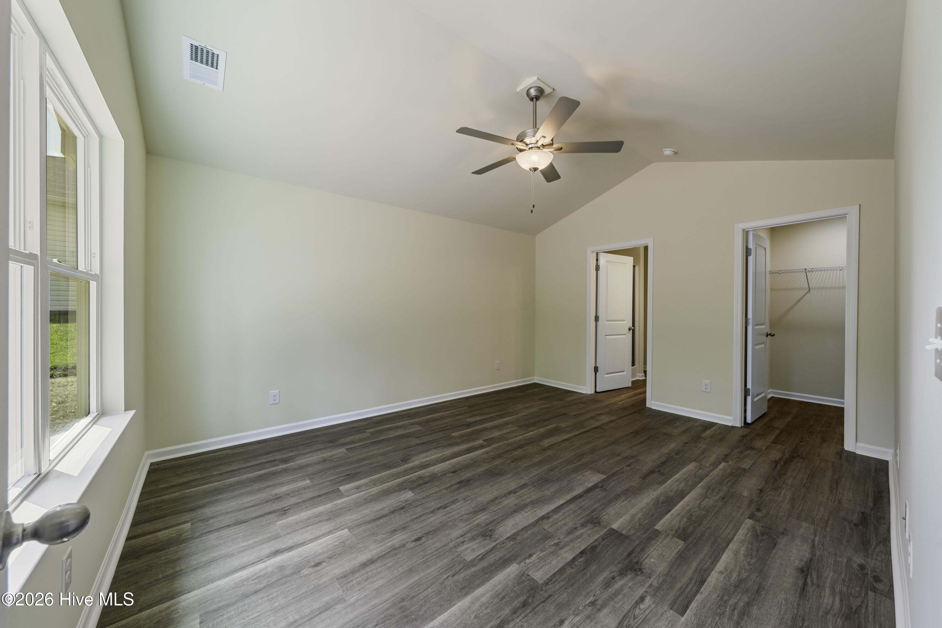 100550790 | Photo 18