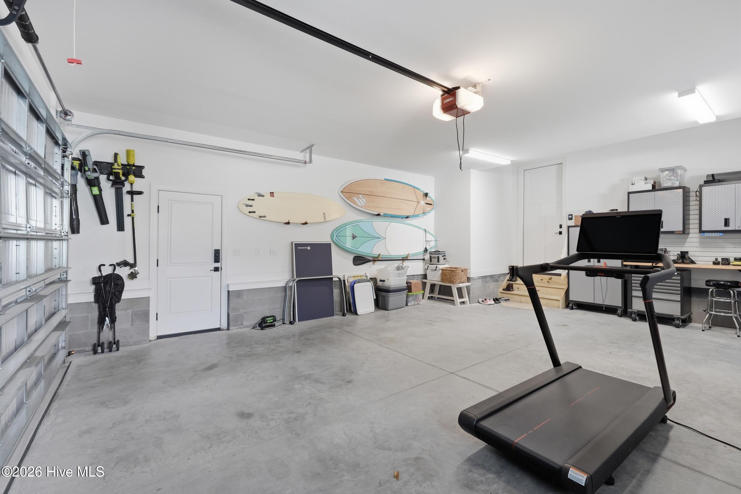 100562454 | Photo 36