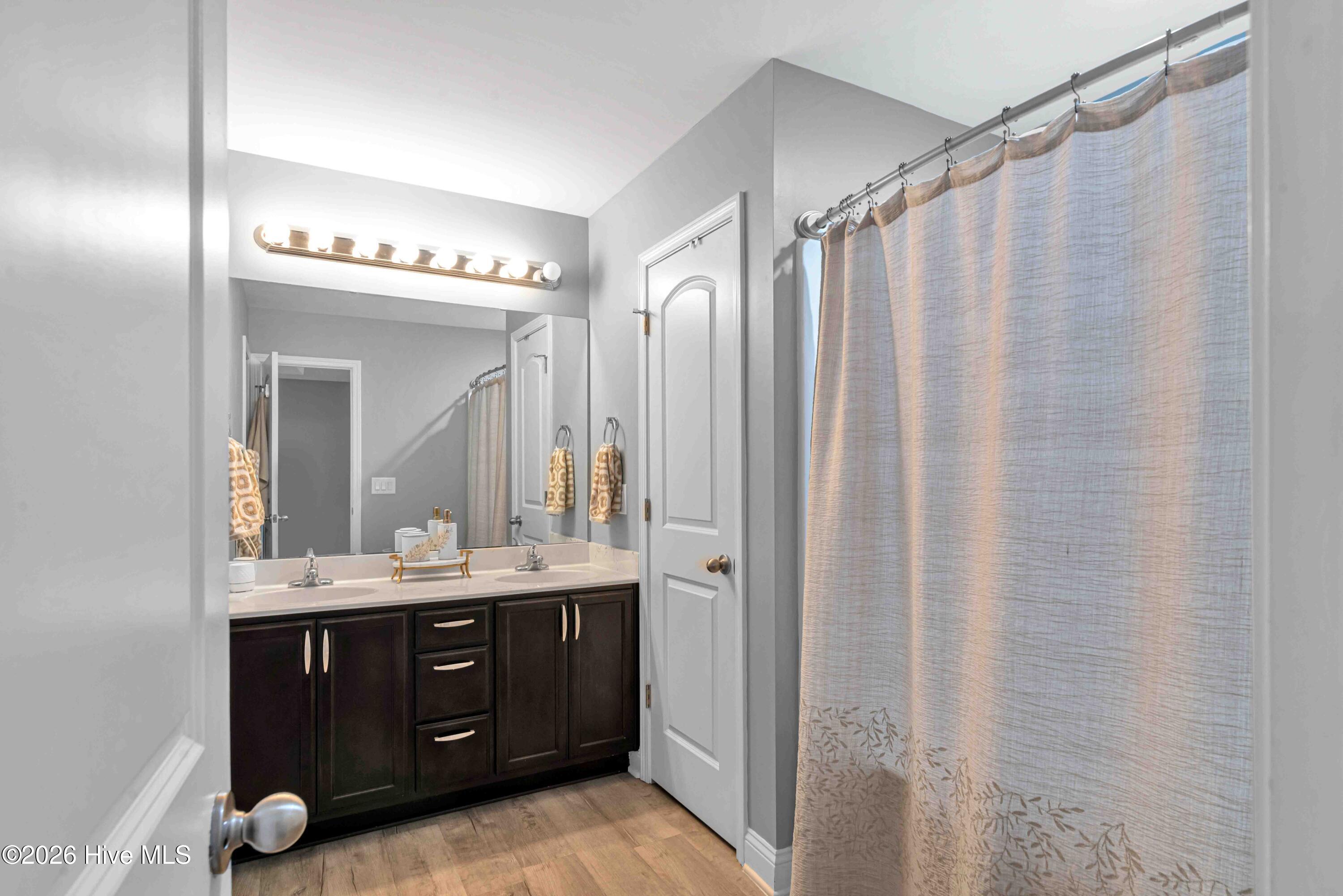 100558527 | Photo 24