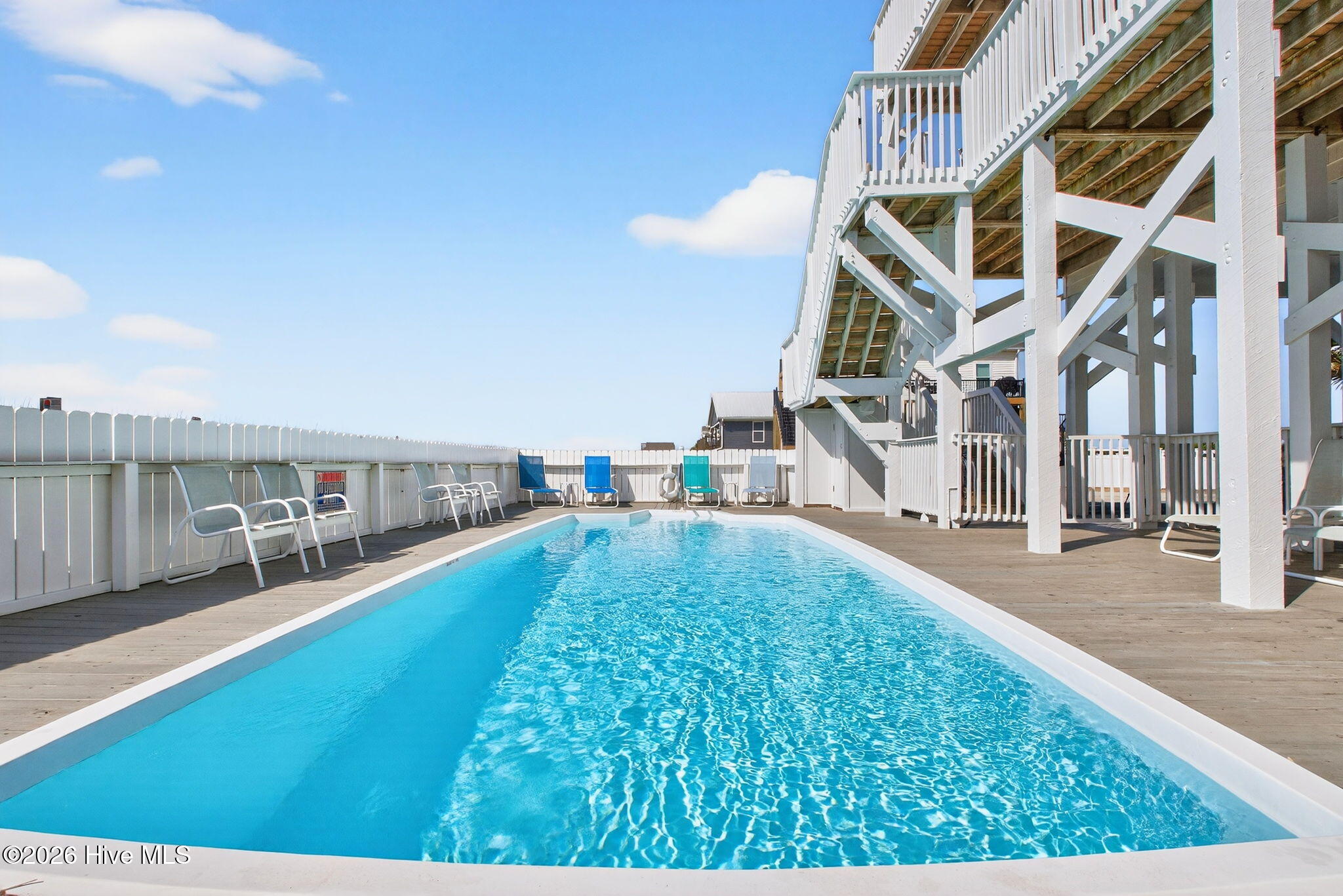 100558520 | Photo 51