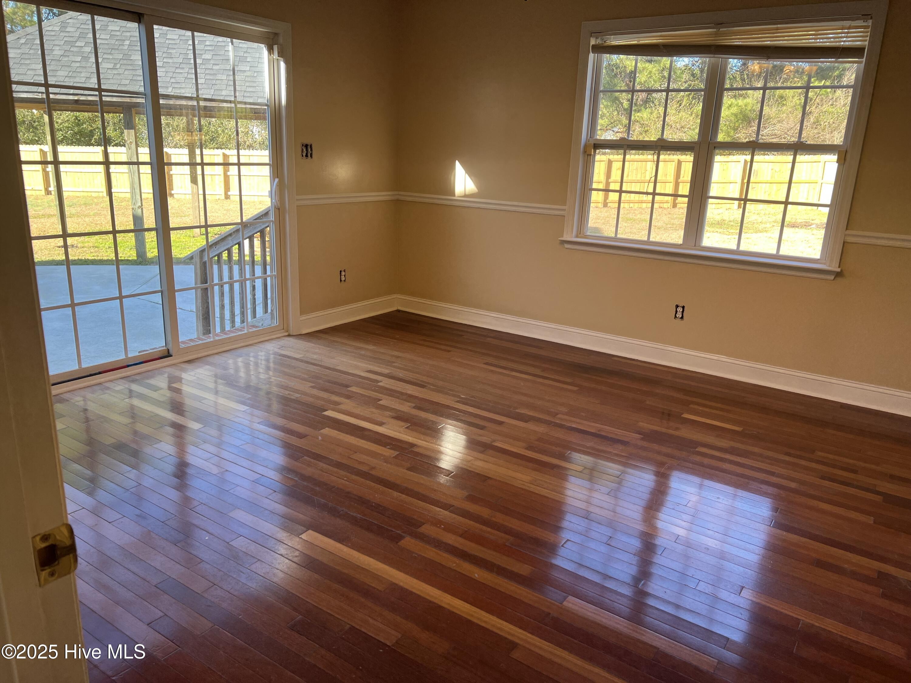 100537449 | Photo 13