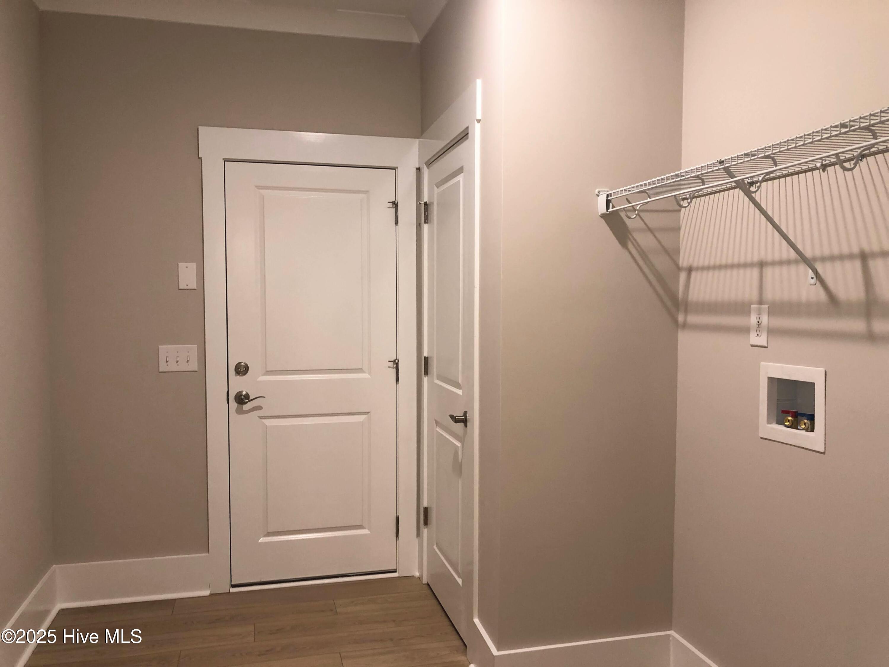 100530323 | Photo 12