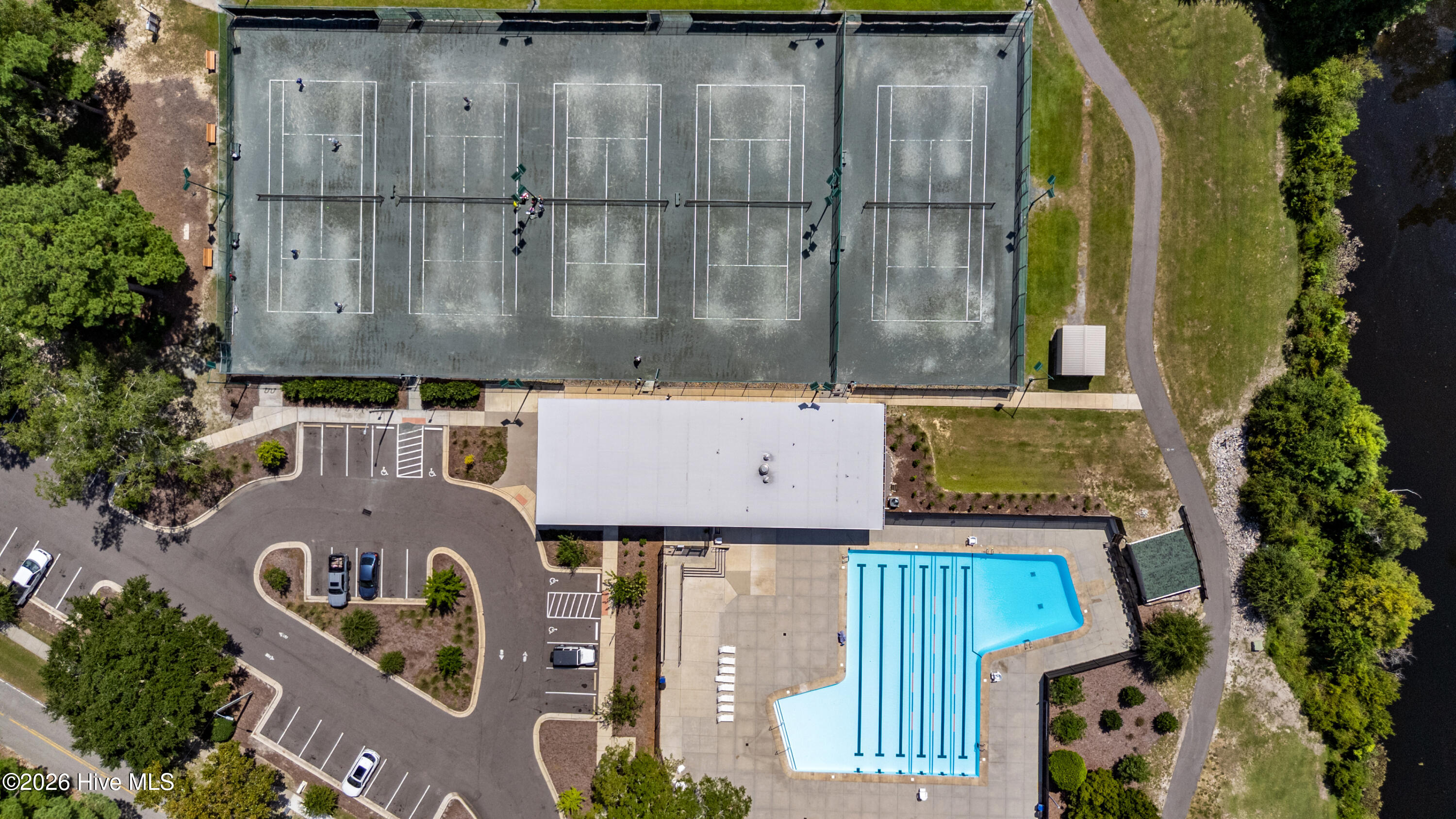 100563182 | Photo 35