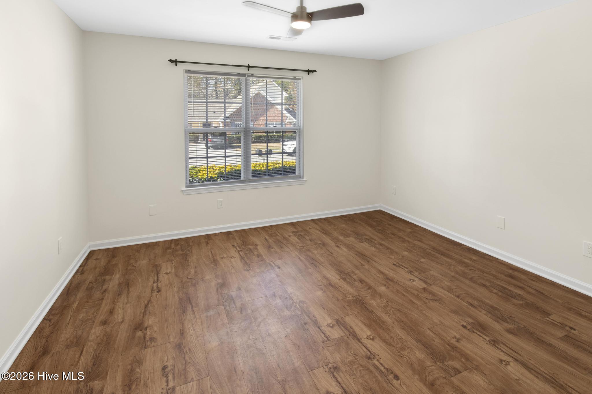 100552061 | Photo 15