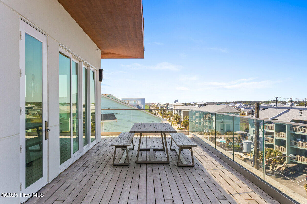 100503115 | Photo 23