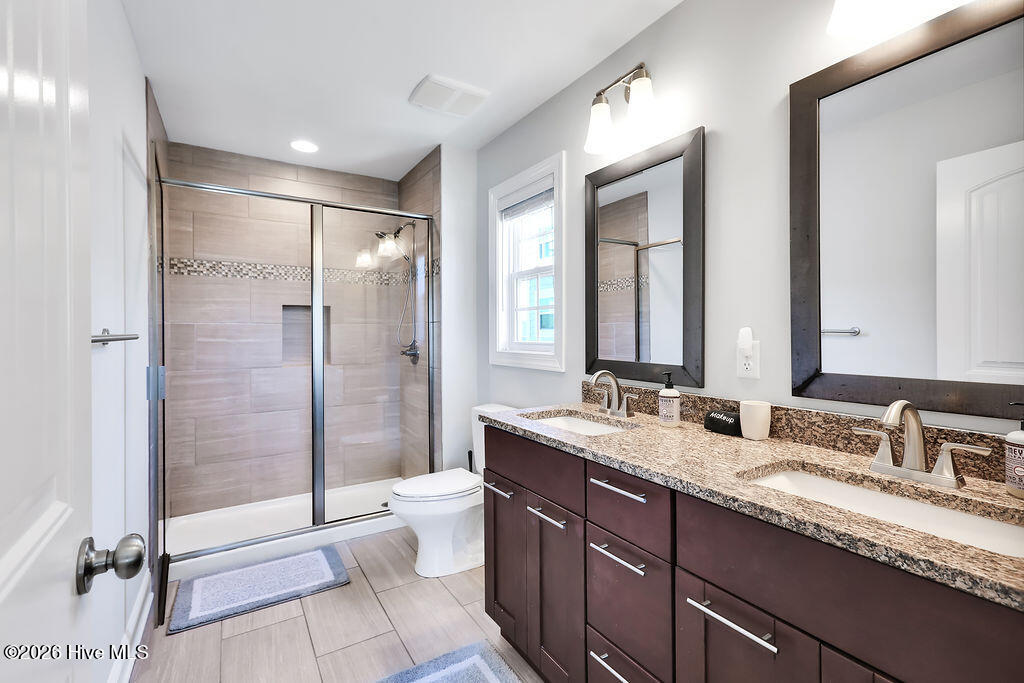 100565368 | Photo 28