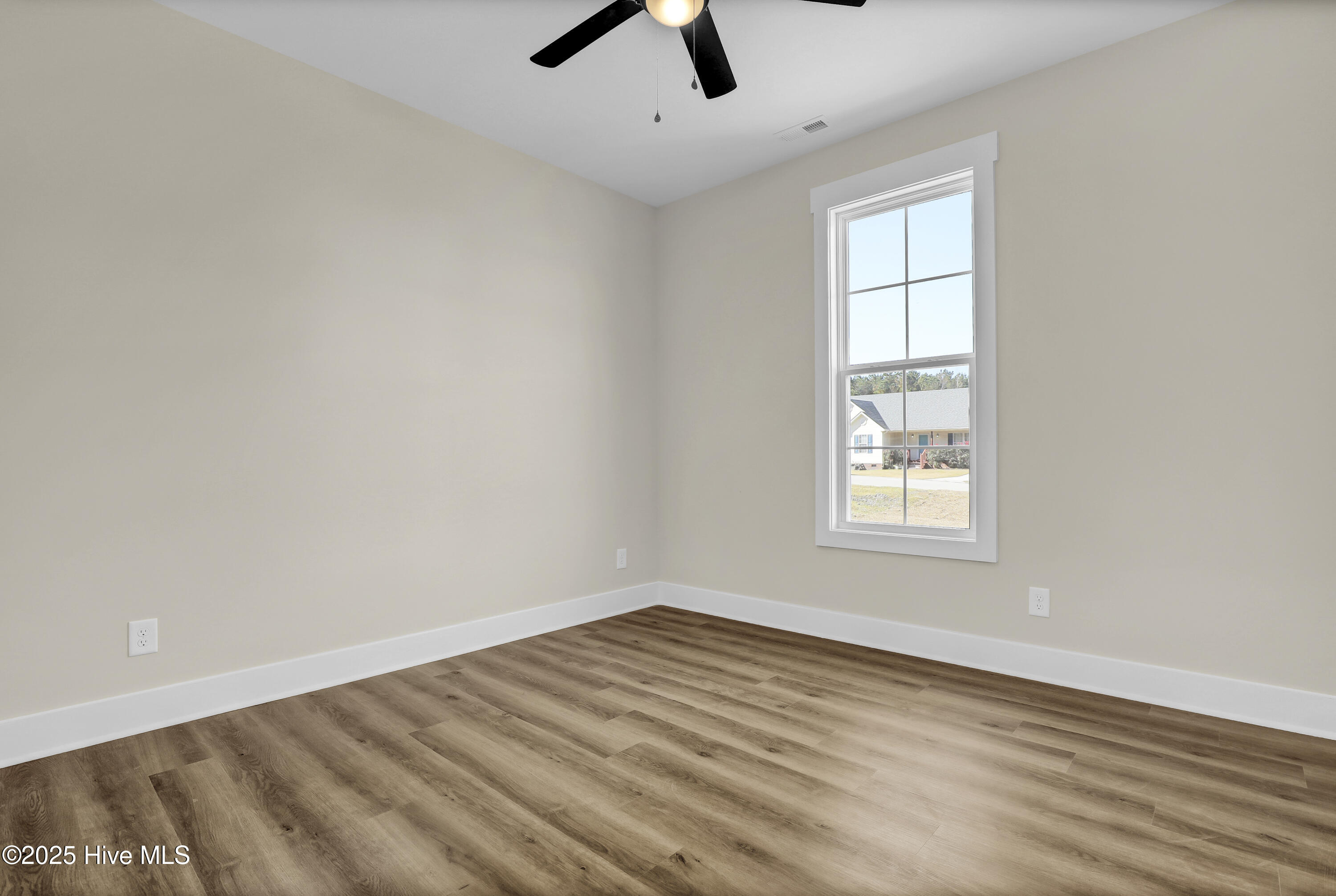 100542406 | Photo 29