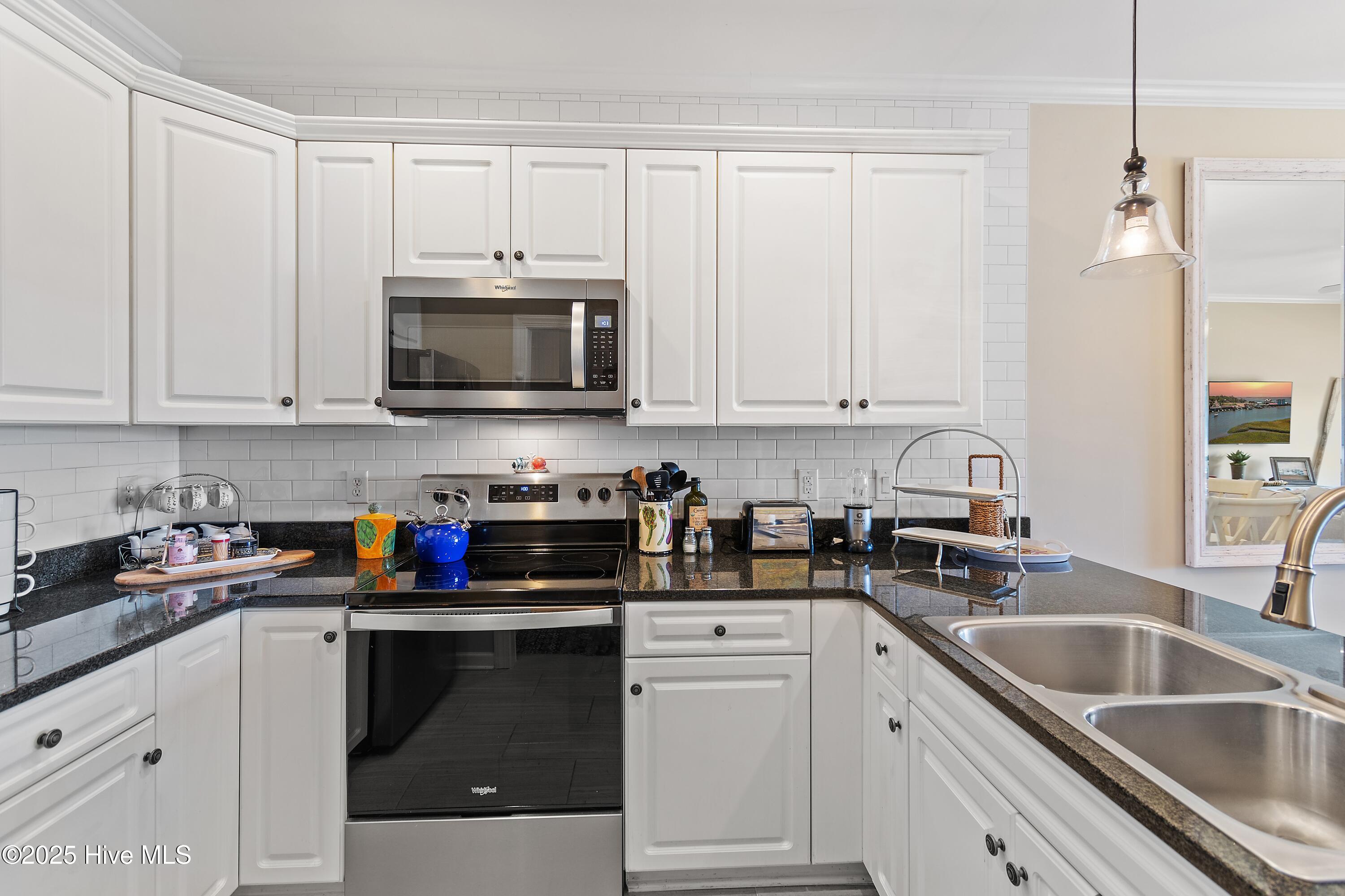 100502983 | Photo 10