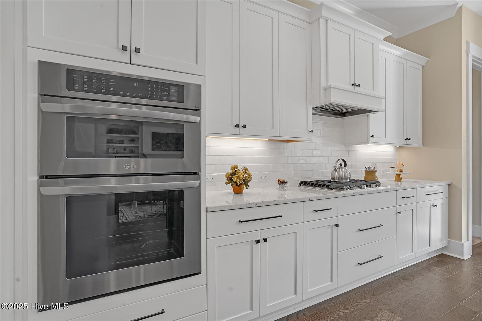 100542626 | Photo 15