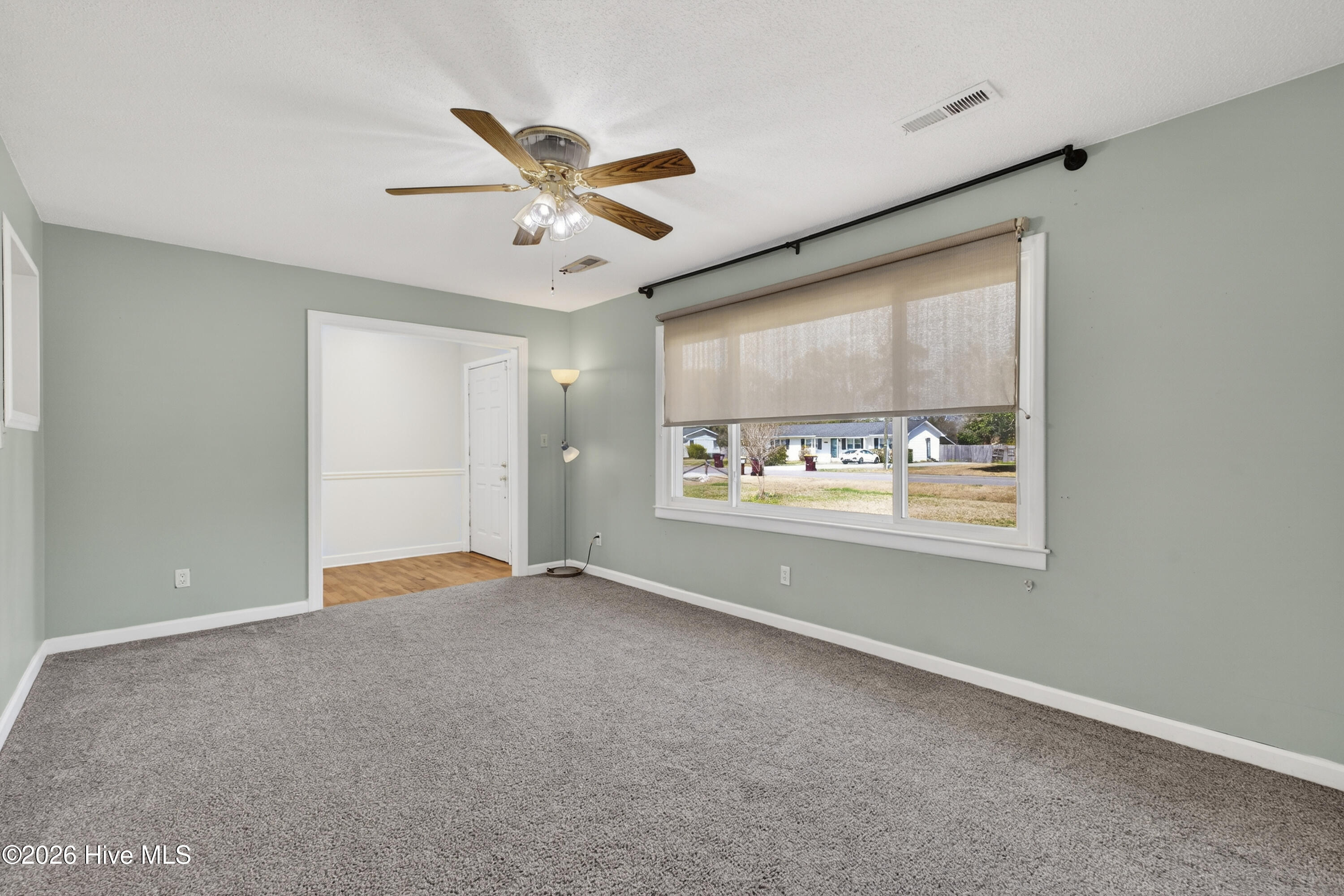 100558710 | Photo 12