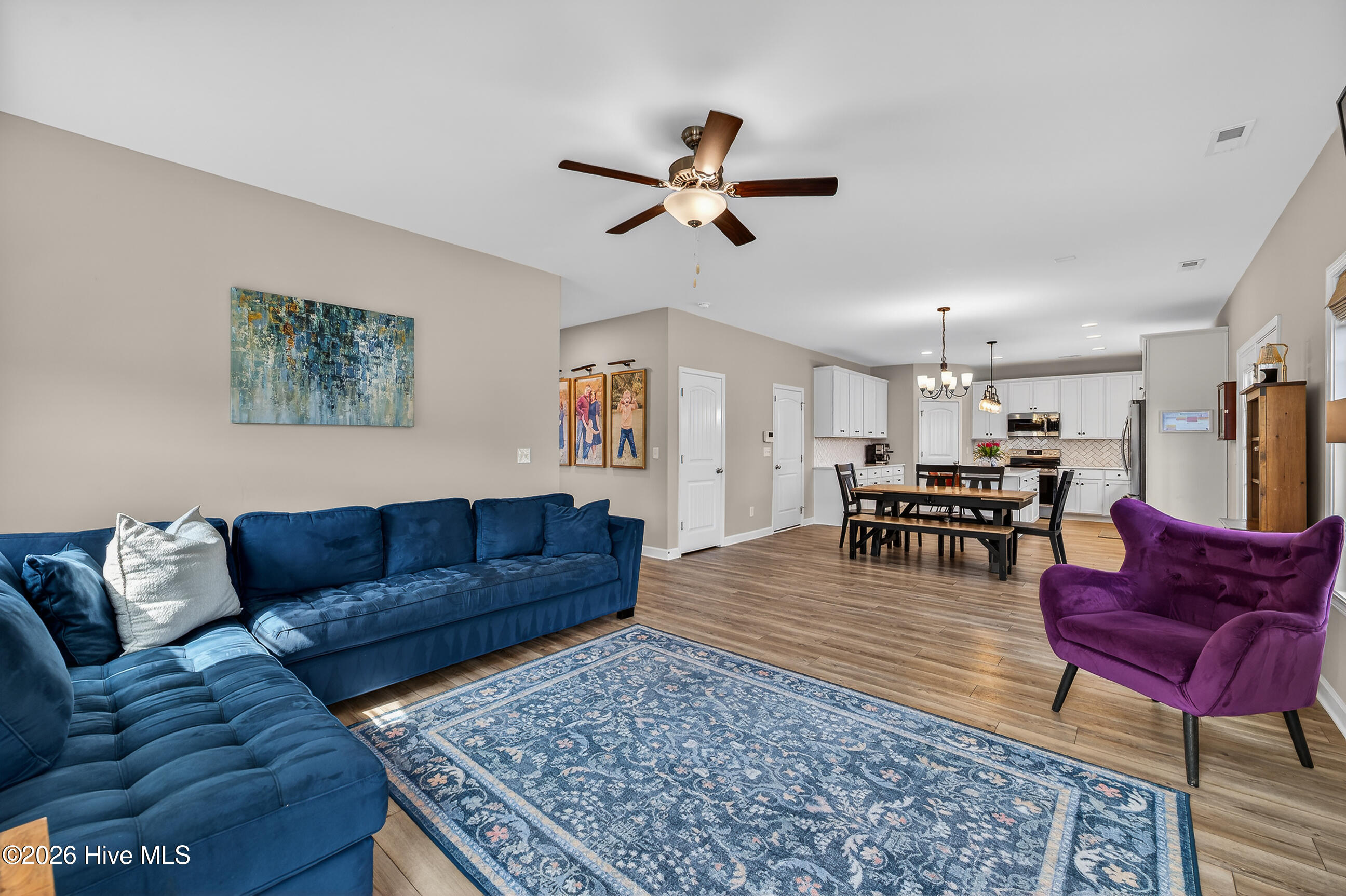 100561356 | Photo 12