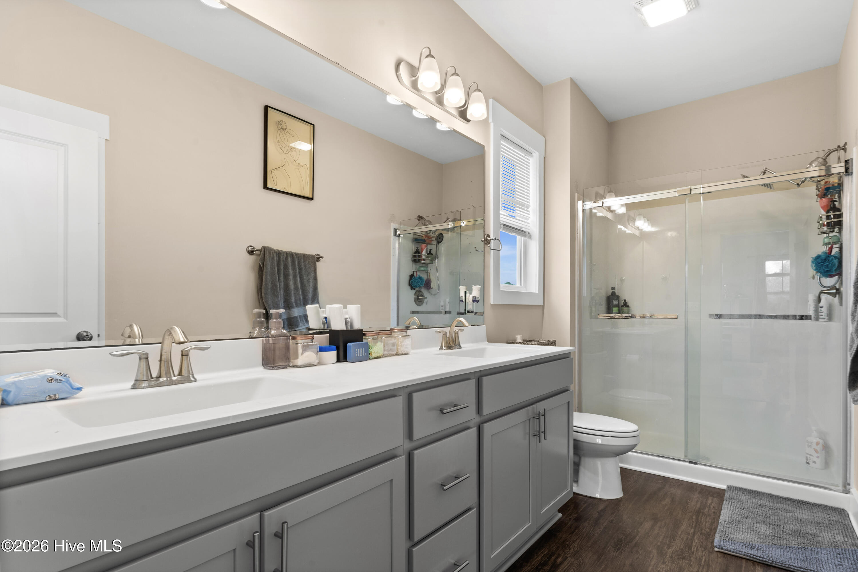 100569273 | Photo 34