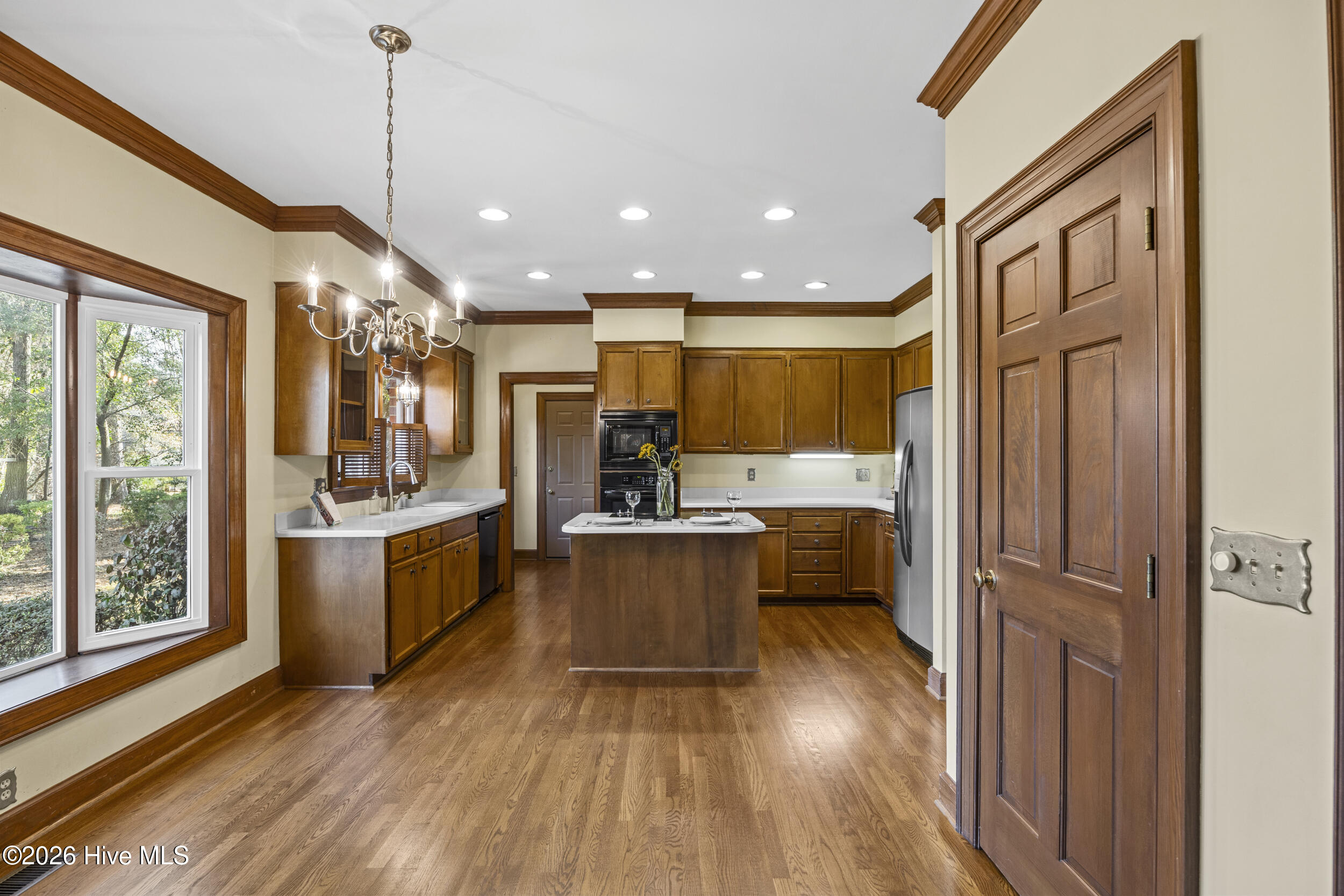 100560704 | Photo 22