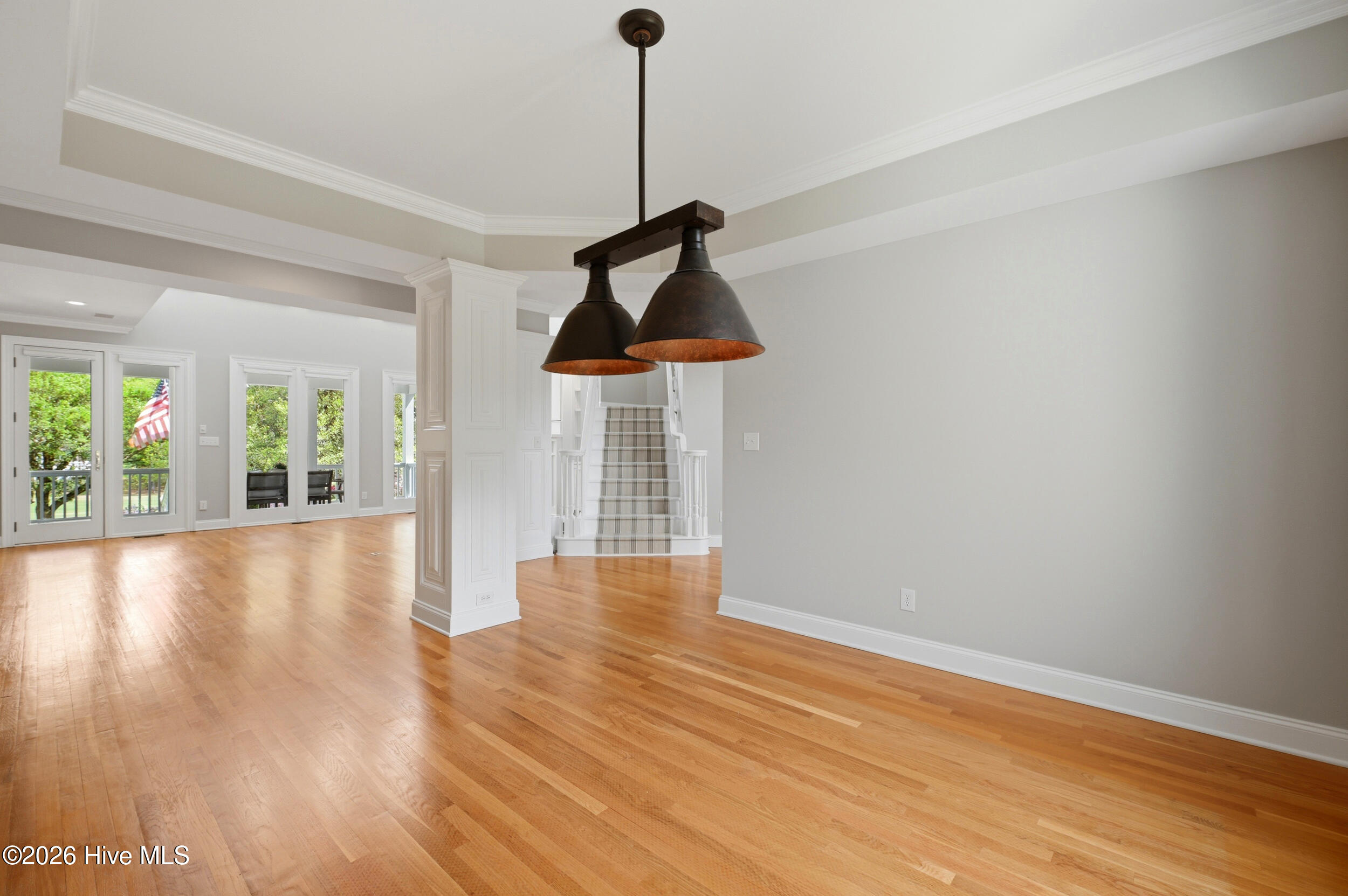 100566149 | Photo 34