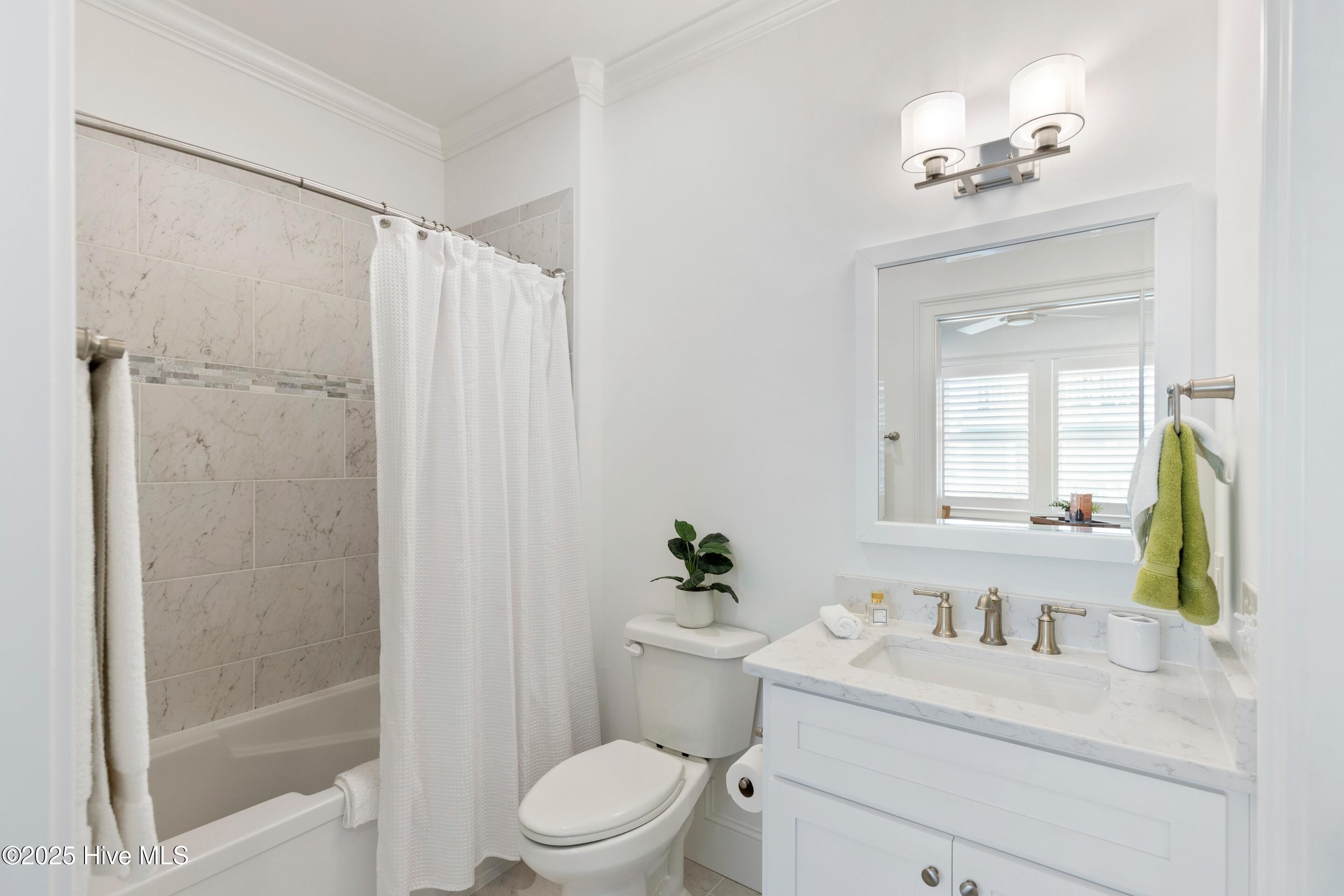 100532410 | Photo 42