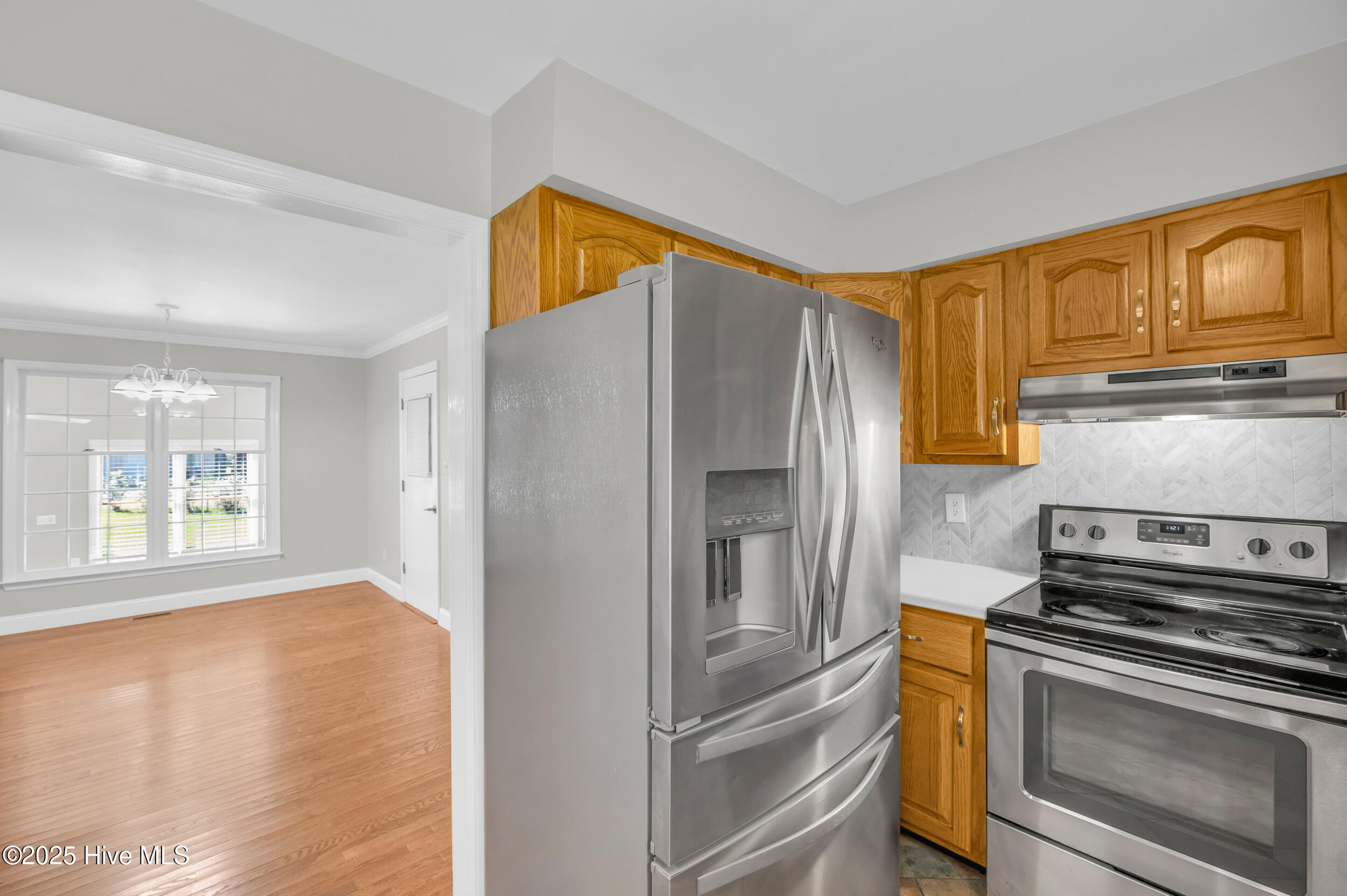 100532115 | Photo 14