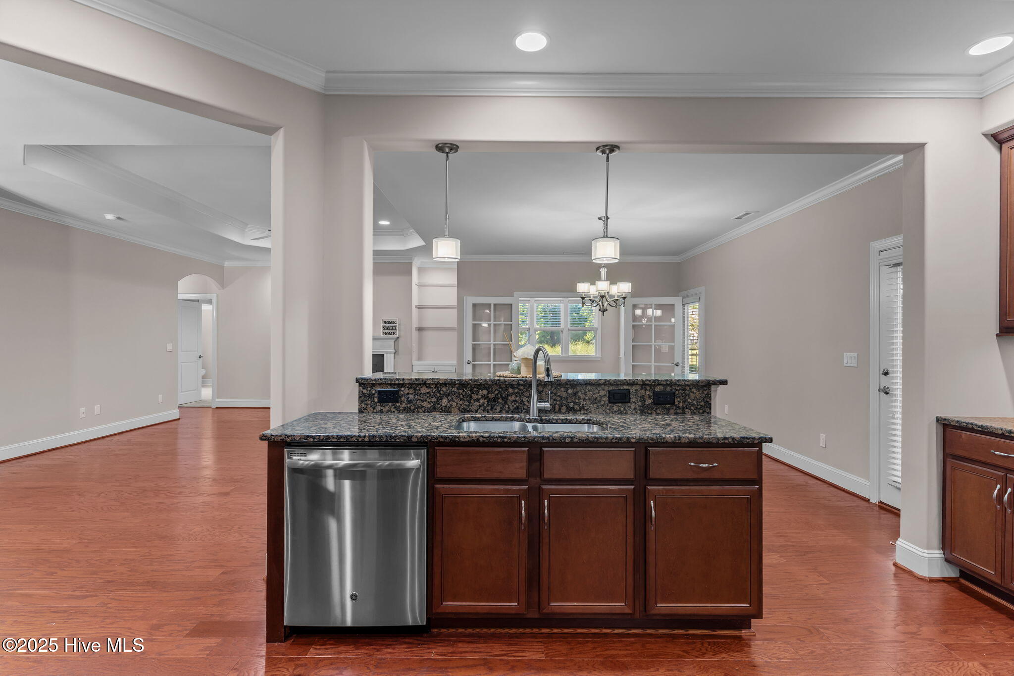 100536953 | Photo 17