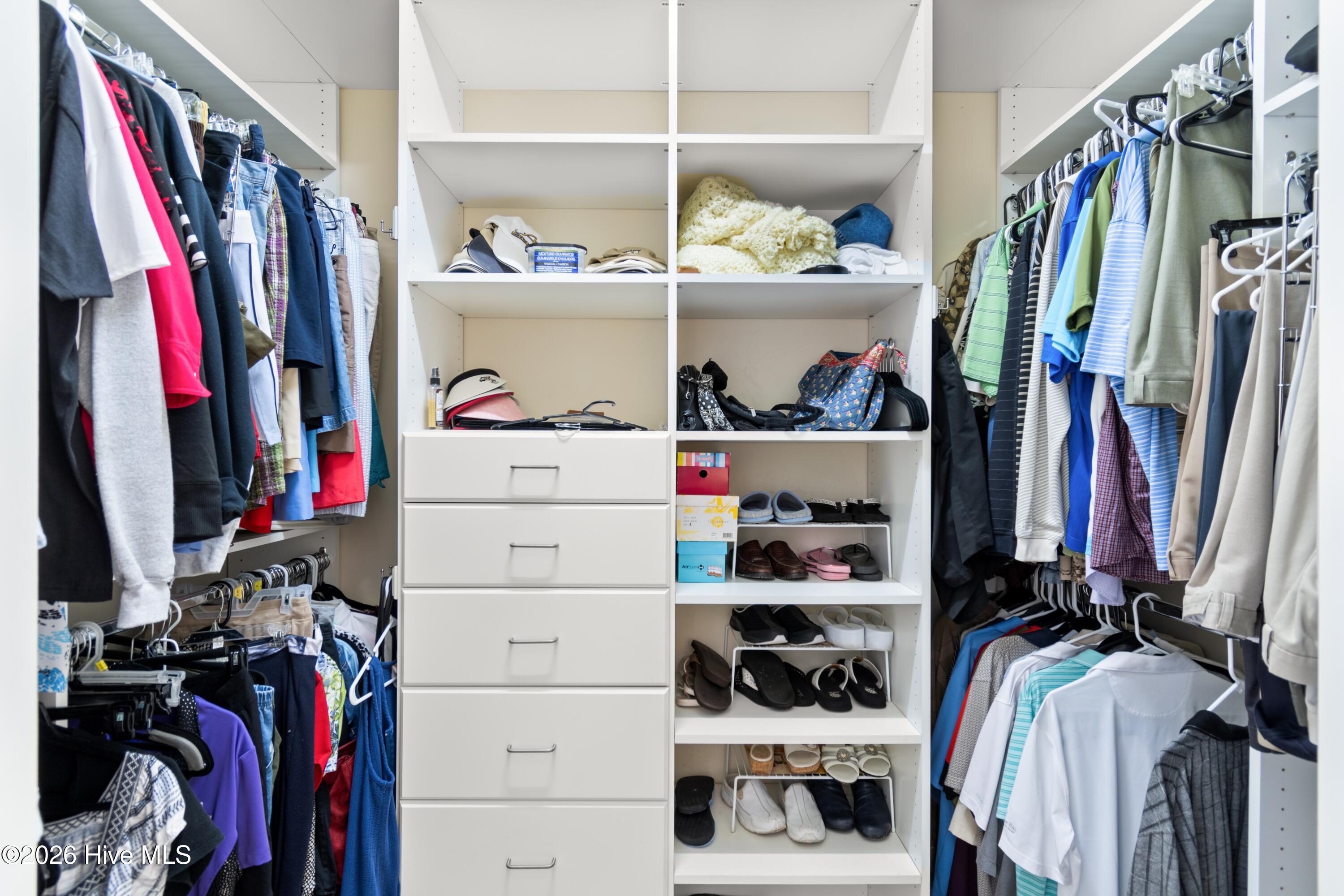 100540219 | Photo 19