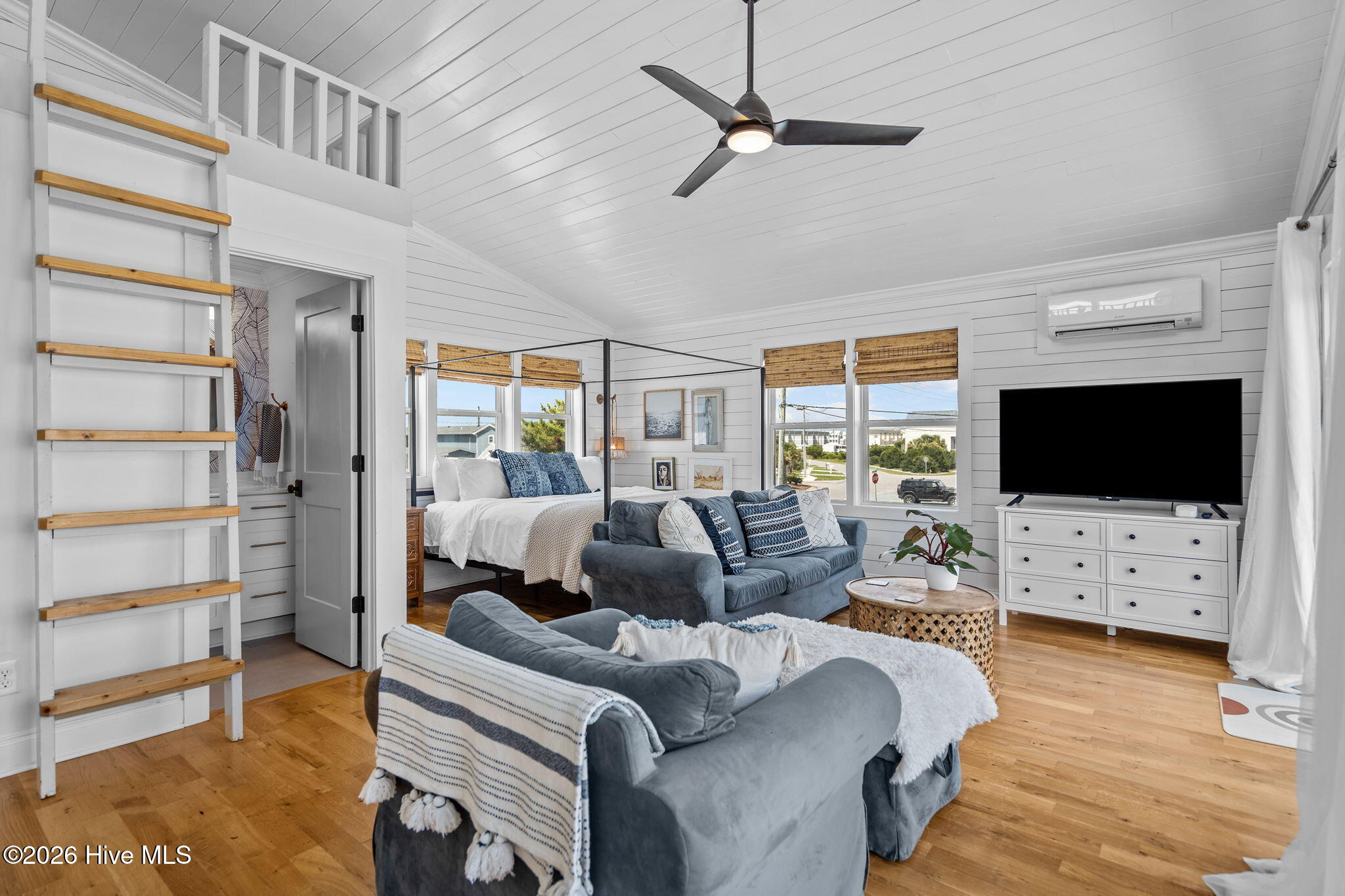 100560357 | Photo 38