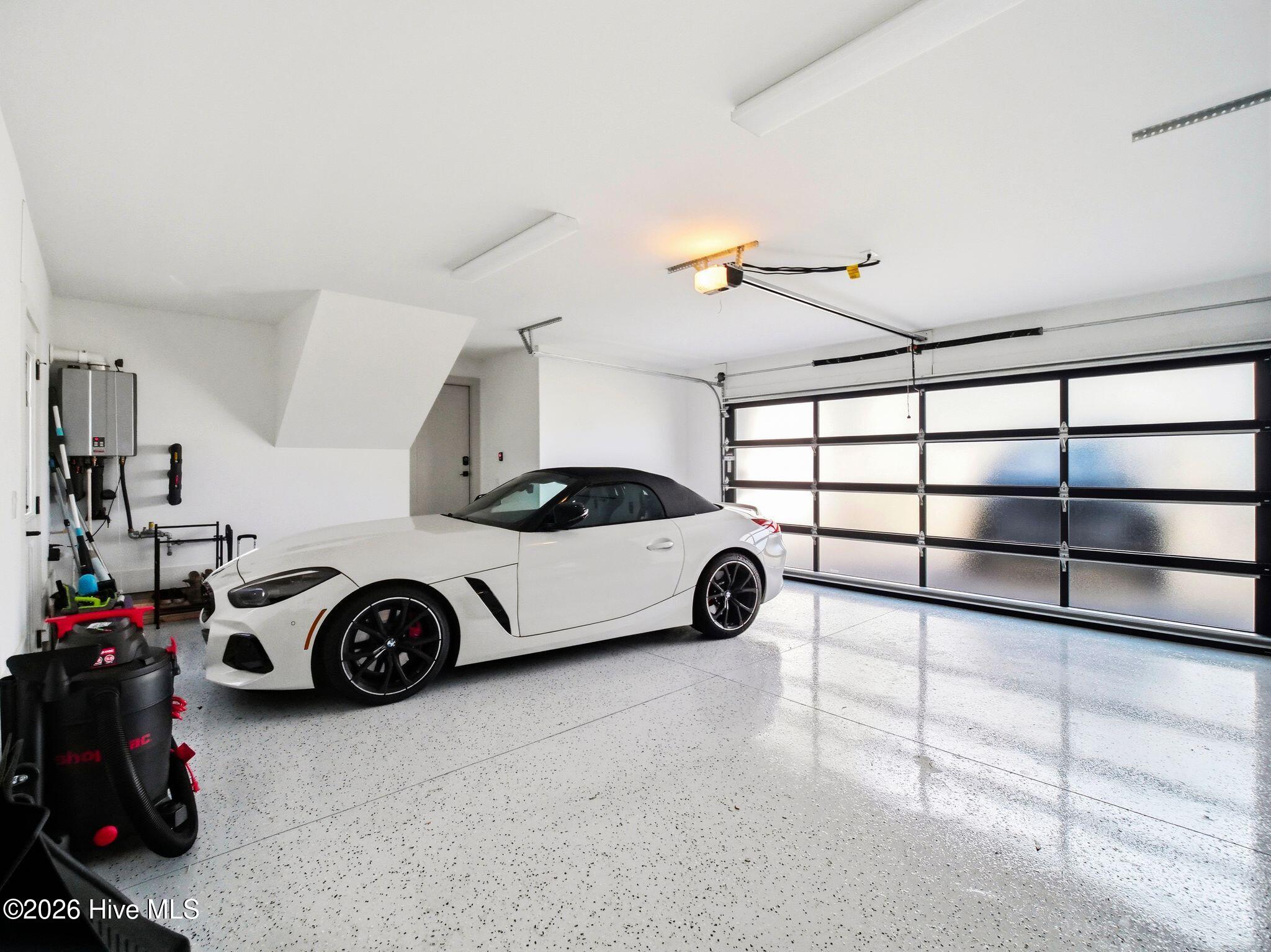 100569019 | Photo 47