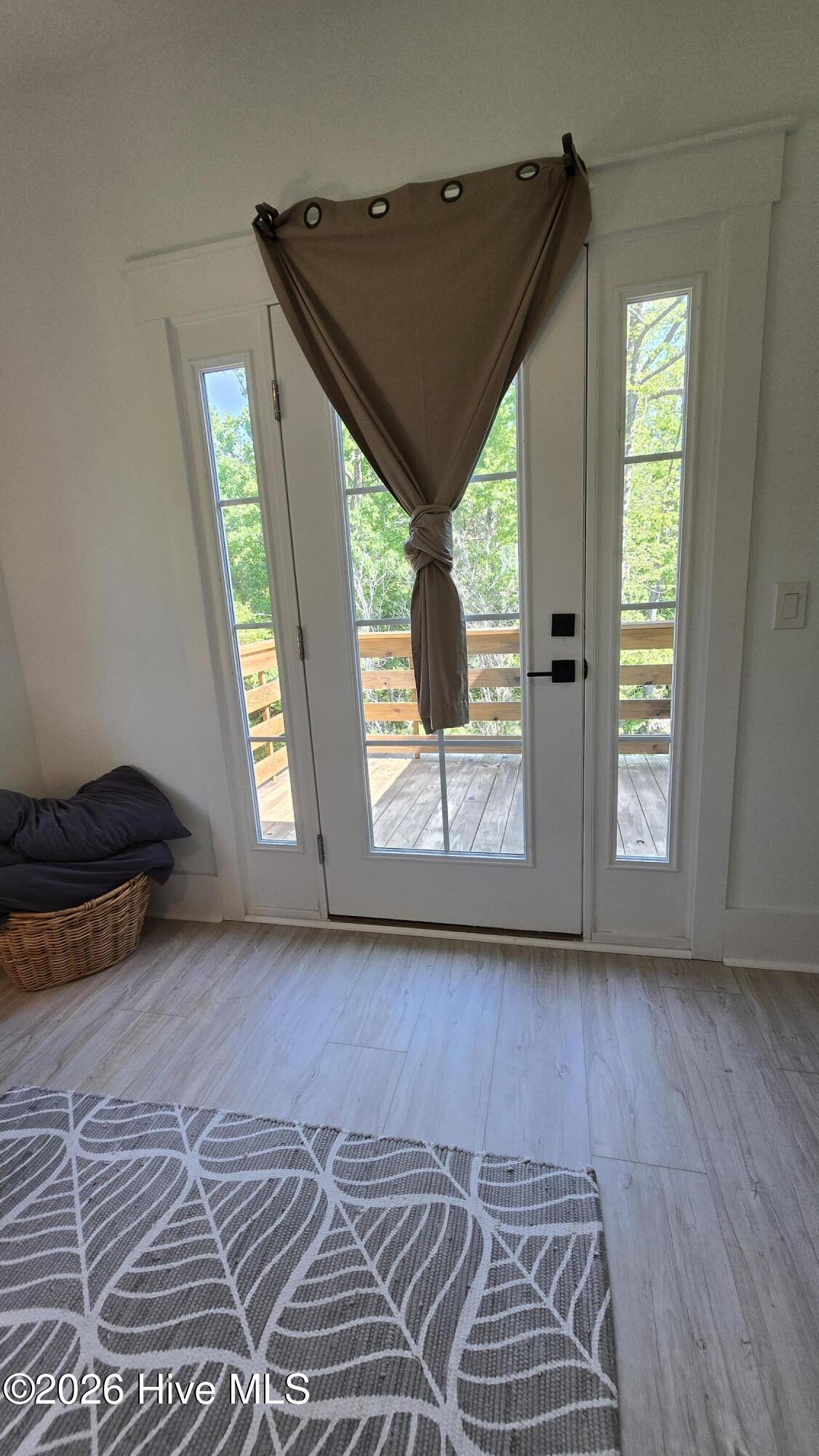 100547303 | Photo 44