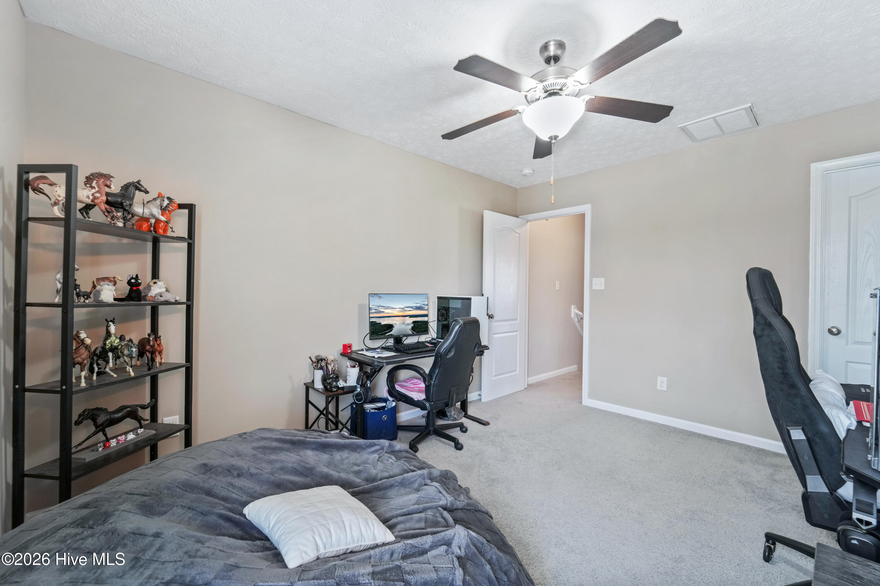 100558944 | Photo 24