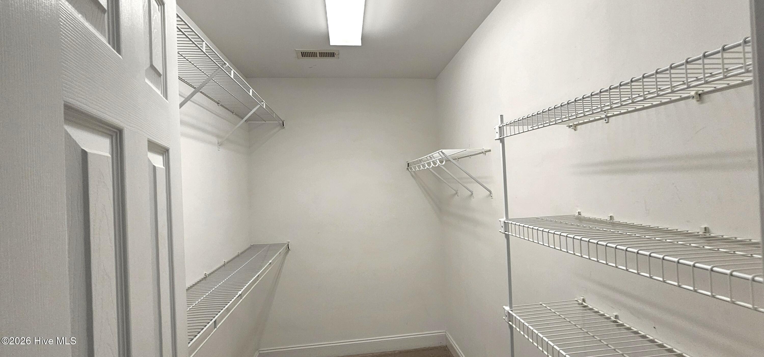 100548448 | Photo 28