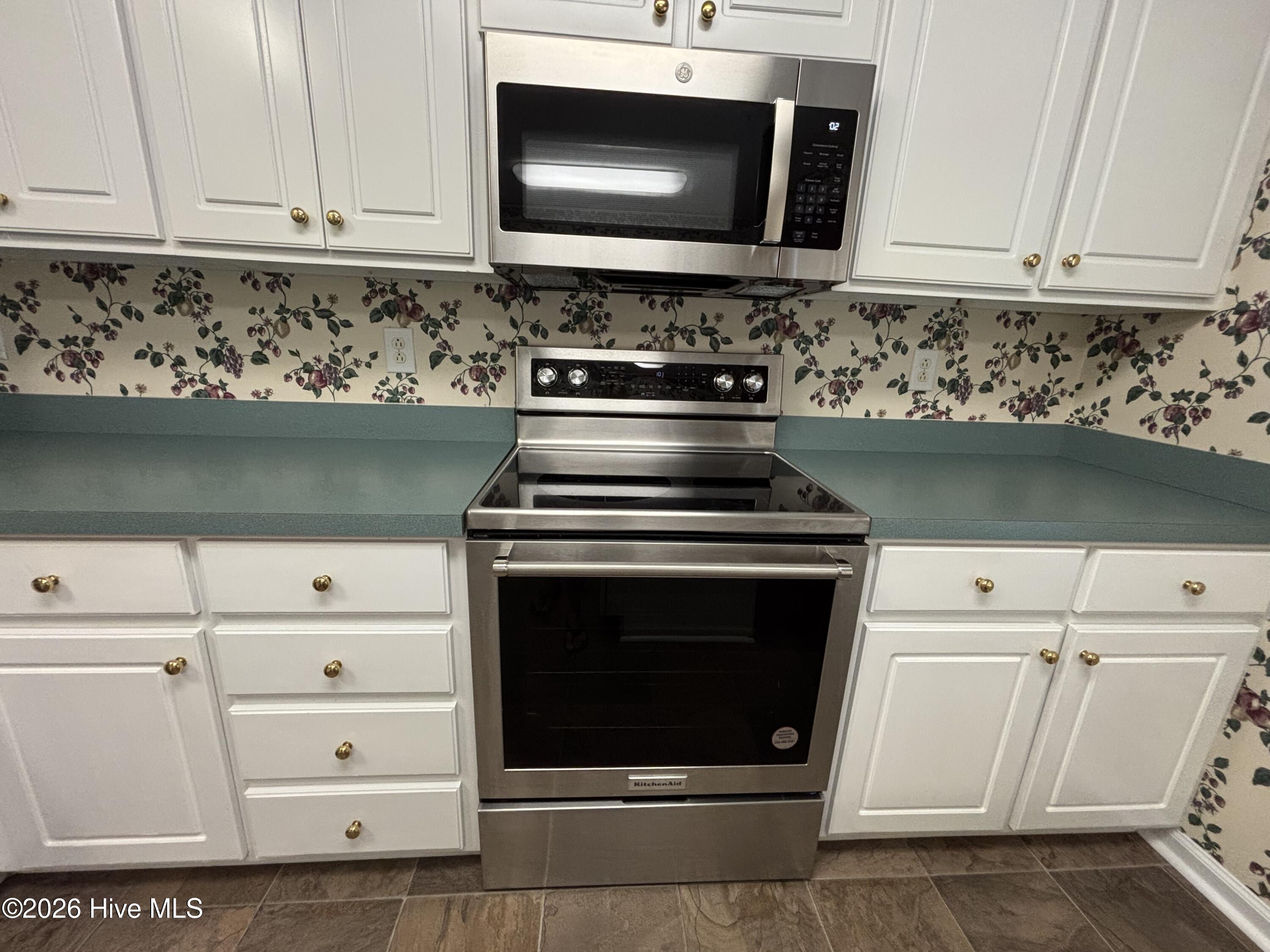 Brand new GE Microwave and KitchenAid electric range new in 2024