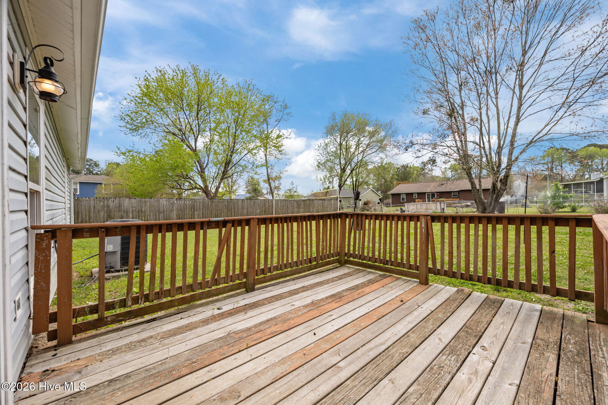 100563828 | Photo 31