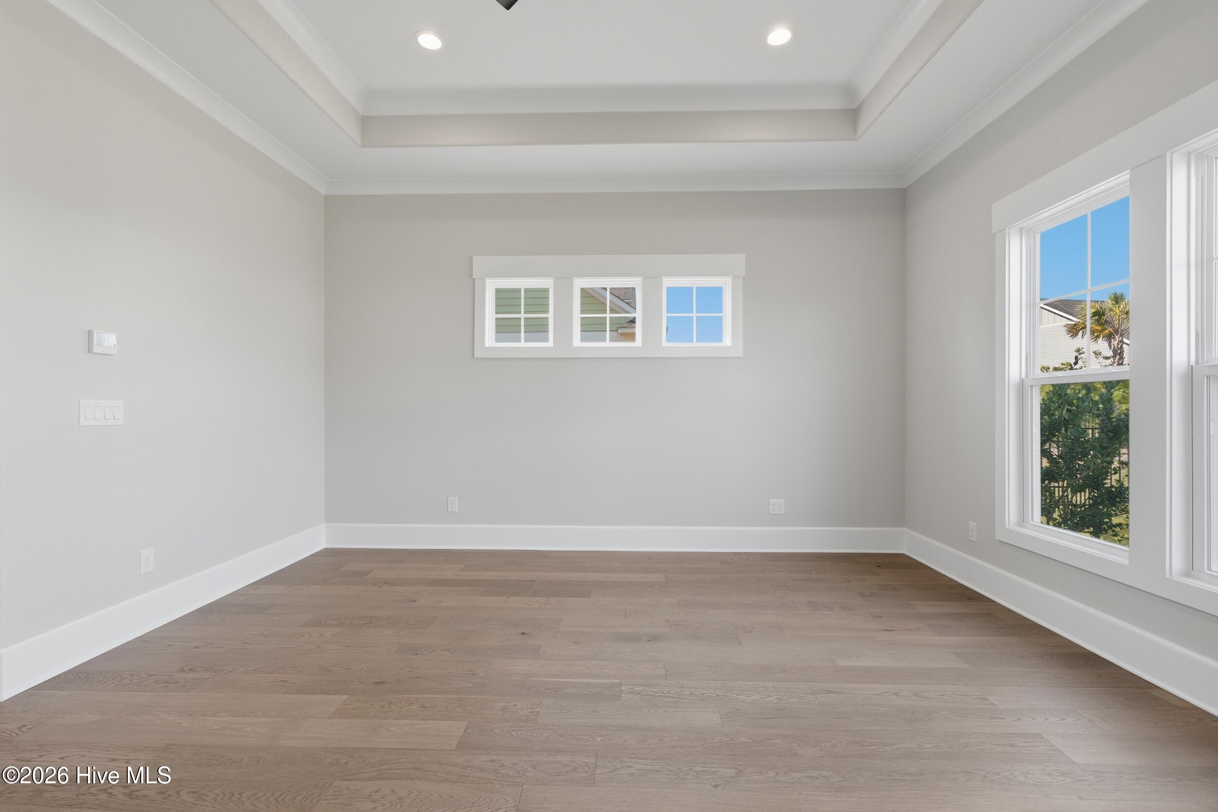 100567785 | Photo 53