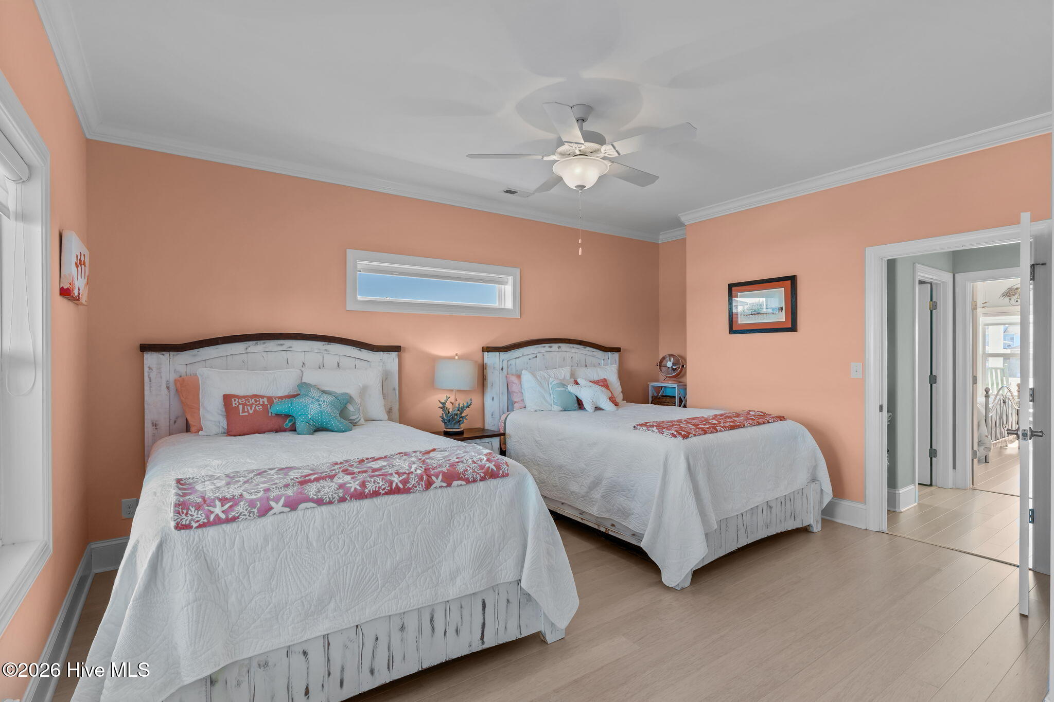 100549161 | Photo 42