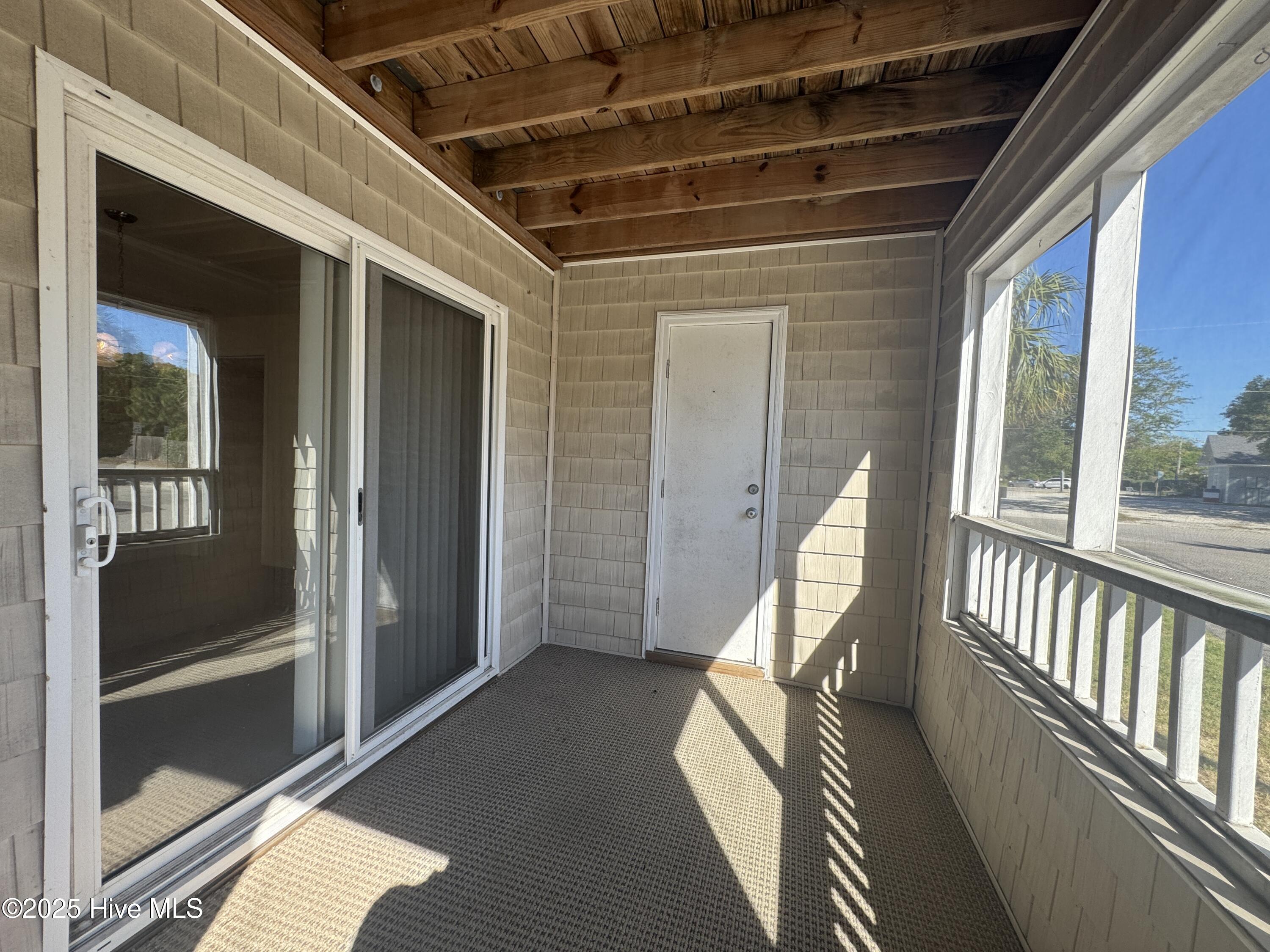 100538642 | Photo 16