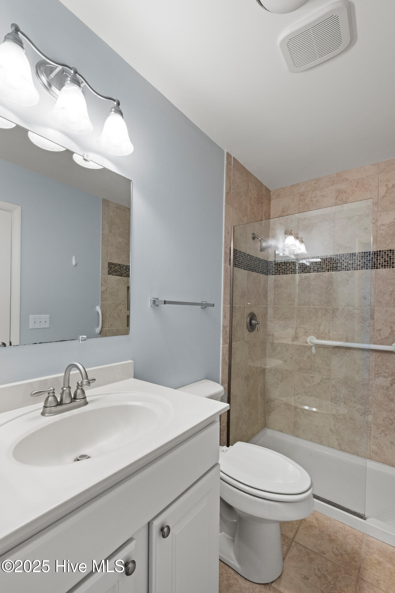 100526390 | Photo 19