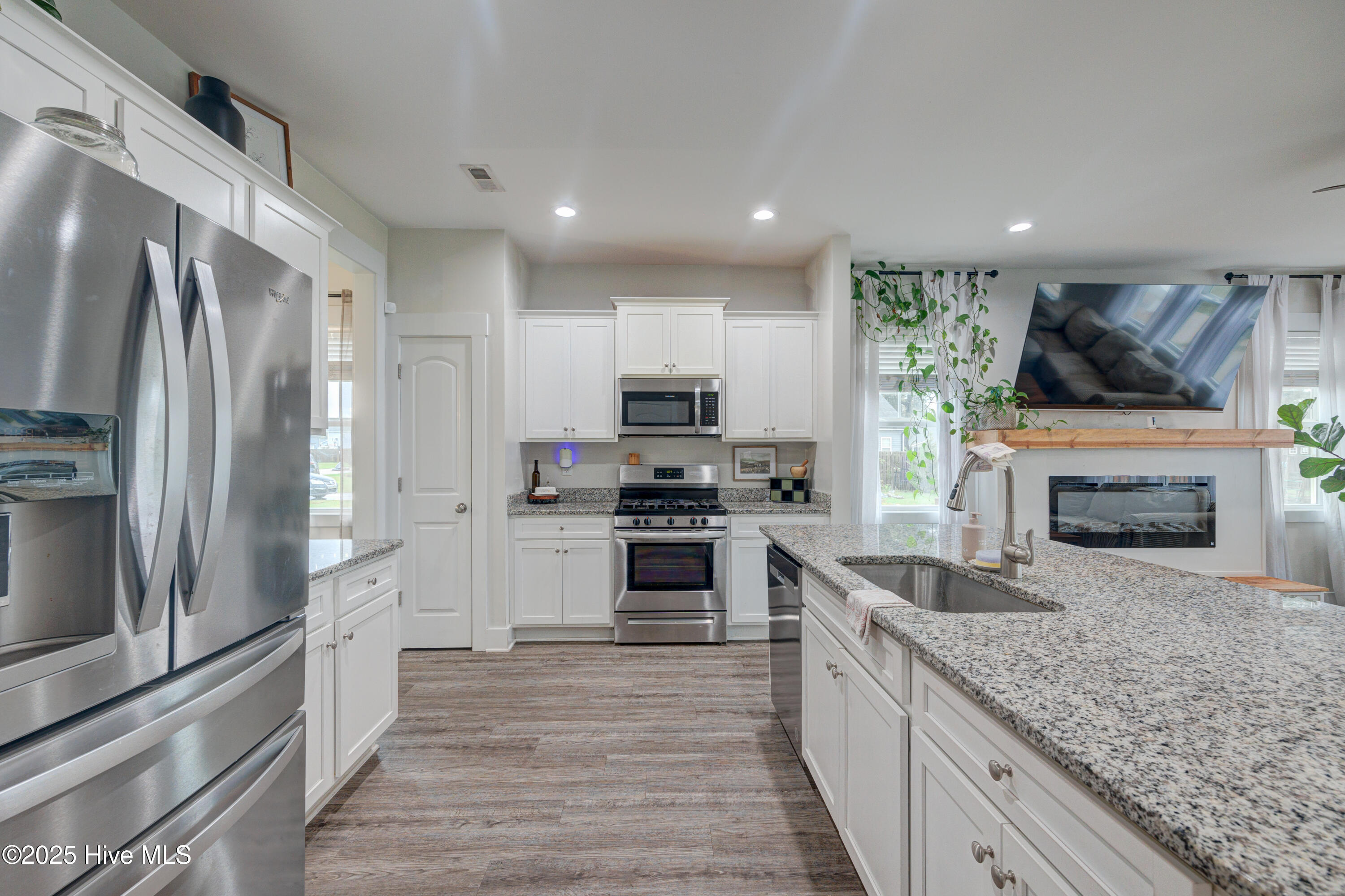 100534229 | Photo 18