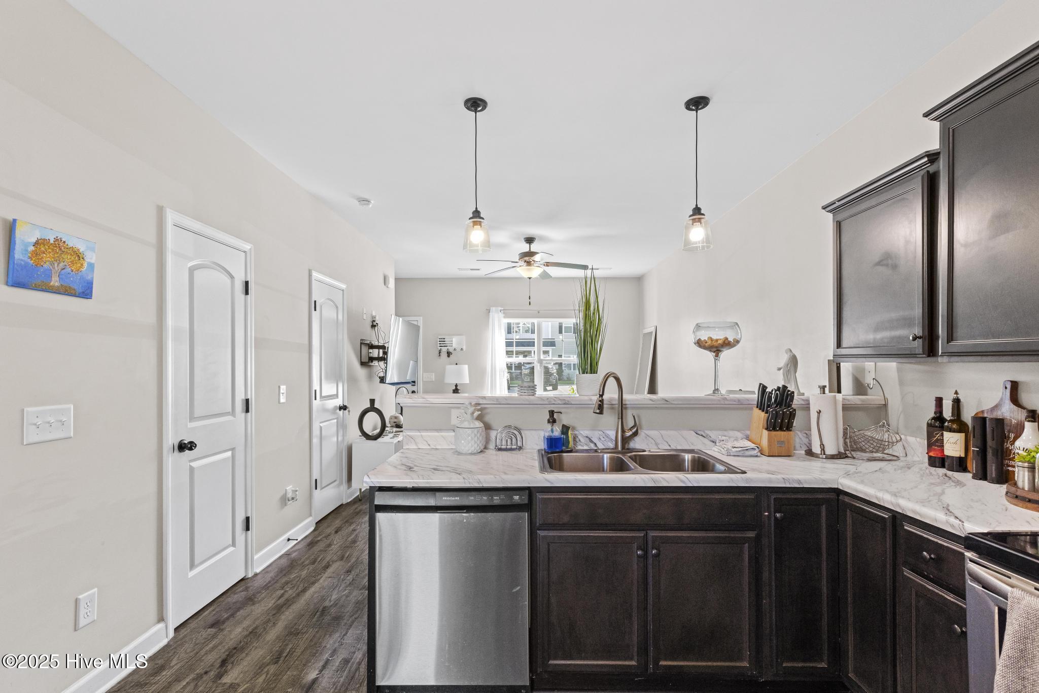 100529520 | Photo 12